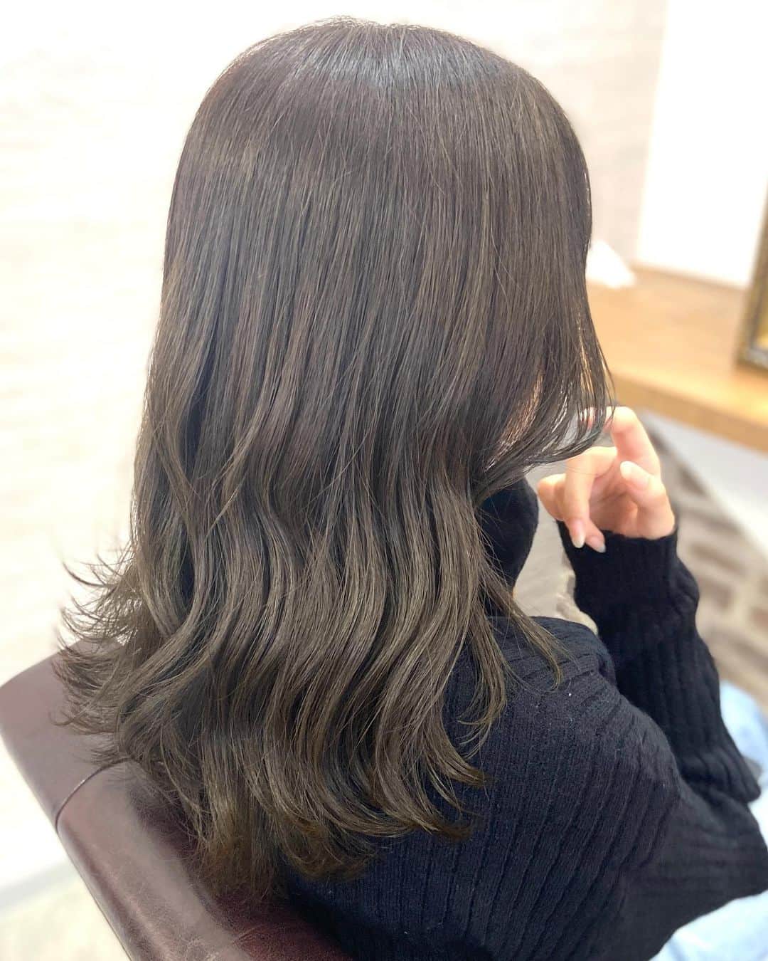 salon PRATiNO(サロンプラチノ)のインスタグラム：「. バイオレットアッシュ🍬🍬  #hair#pratino#clavis#ハイトーン#韓国ヘア#デジパ#縮毛矯正#名古屋美容院#栄美容院#ショートカット#ウルフカット#透明感カラー#クラビス#酸熱トリートメント#ダメージ毛#ヘアサロン#女性スタッフのみ#初めてのブリーチ#白髪染め#ペールカラー#エクステ#シールエクステ#ヘアメ#アイブロウ#メンズアイブロウ#メイク#ファイバープレックス#スタッフ募集」