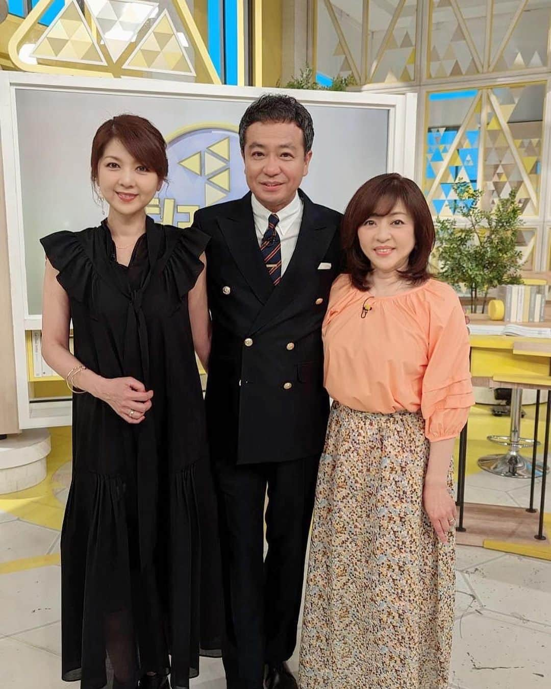 松本明子のインスタグラム：「. 先週の日曜日(4/30)に大好きな3人組で 「シューイチ」生放送出演しました🥰👏🏻👏🏻 久しぶりに3人揃ってとても楽しかったです！  そしてその夜は「行列のできる相談所」の放送でした📺 なおちゃんと逗子にロケへ🌴🌈 TVerで観れますので、ぜひご覧ください🤗  #シューイチ #行列のできる相談所 #TVer https://tver.jp/lp/series/srf1hj8j9l」