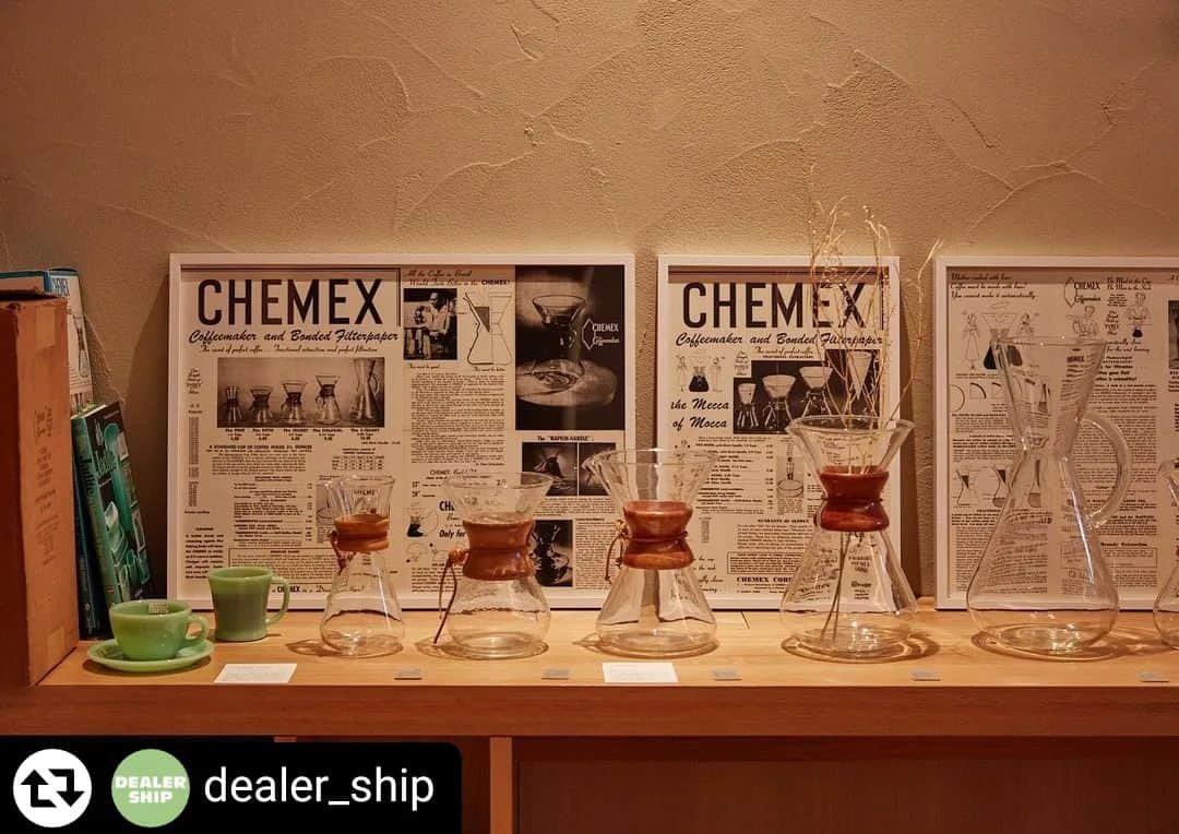 フリーデザインさんのインスタグラム写真 - (フリーデザインInstagram)「当店の姉妹店「DEALERSHIP（ @dealer_ship ）」が、 「TOKYO MODERNISM 2023/MODERNISM SHOW」に参加します。 MUJI HOTEL GINZA の客室を期間限定のショーケースとして活用し、国内の約30のギャラリーやヴィンテージショップが特別に展示＆販売を行うイベントです。  ぜひチェックしてみてください！ ▼詳細はDEALERSHIPの投稿をご覧ください。 ------------------------------------------- DEALERSHIPは、本年も「TOKYO MODERNISM 2023/MODERNISM SHOW」に参加させていただきます。 @dealer_ship  1940-60年代ごろのアメリカン・ミッドセンチュリーを代表するテーブルウェア 「オールドケメックス」「ファイヤーキング」「オールドパイレックス/フレームウェア」 を展示販売させていただきます。 モダンデザインの素晴らしさを伝える国内の約30のギャラリーやヴィンテージショップが集まるまたとない機会です。ぜひご堪能ください。  ※写真は昨年の弊社ブースの様子です。  #tokyomodernism2023 @ideelifeinart ---------------------------- Life in Art TOKYO MODERNISM 2023 MODERNISM SHOW 会場｜ MUJI HOTEL GINZA 会期｜ 2023.5.11 thu～5.14 sun  MUJI HOTEL GINZA の客室を期間限定のショーケースにして、モダンデザインの素晴らしさを伝える国内の約30のギャラリーやヴィンテージショップが特別に展示＆販売をいたします。北は青森、南は福岡まで日本中から個性豊かなオーナーたちが集まるまたとない機会です。お買い物をしながら、彼らとの出逢い、そして世界中のモダンデザインを愉しむ特別なひとときをお過ごしください。さまざまな国や時代背景の中、デザイナーや作り手が生み出したものと次なる使い手が出会い、未来へ継がれていく始まりとなる場所です。  入場料 (tax in)　 5.11 thu 17:00-20:00 ￥8,000 5.12 fri 11:00-20:00 ￥5,000 5.13 sat 11:00-20:00 ￥5,000 5.14 sun 11:00-17:00 ￥3,000 ※日時指定予約、時間入れ替え制です。予定枚数終了次第販売を終了いたします。 入場チケットはpeatixで販売しております。 詳細はLife in Art公式WEBページ @ideelifeinart よりご覧ください。  出店店舗 PPP / (GARAGE) ガラージュ / 北欧家具 tanuki / BELLBET / Swimsuit Department / Playmountain / CONTOUR / BUILDING / ELEPHANT /  Pocket Park / Graphio/büro-stil / DEALERSHIP / Objet d’ art / MICHIO OKAMOTO WAREHOUSE / stoop / KAMADA / Dawner /  LULLABY / NOW / dieci / SNORK MODERN AND CONTEMPORARY / Ph. D. / STILL LIFE / NOTA_SHOP / northwood / TRAM  and more…   #ファイヤーキング　#fireking #ケメックス  #chemex #chemexcoffee #chemexcoffeemaker  #oldpyrex #オールドパイレックス　#ミッドセンチュリーモダン　#モダニズム　#モダンデザイン」5月2日 15時21分 - freedesign_jp