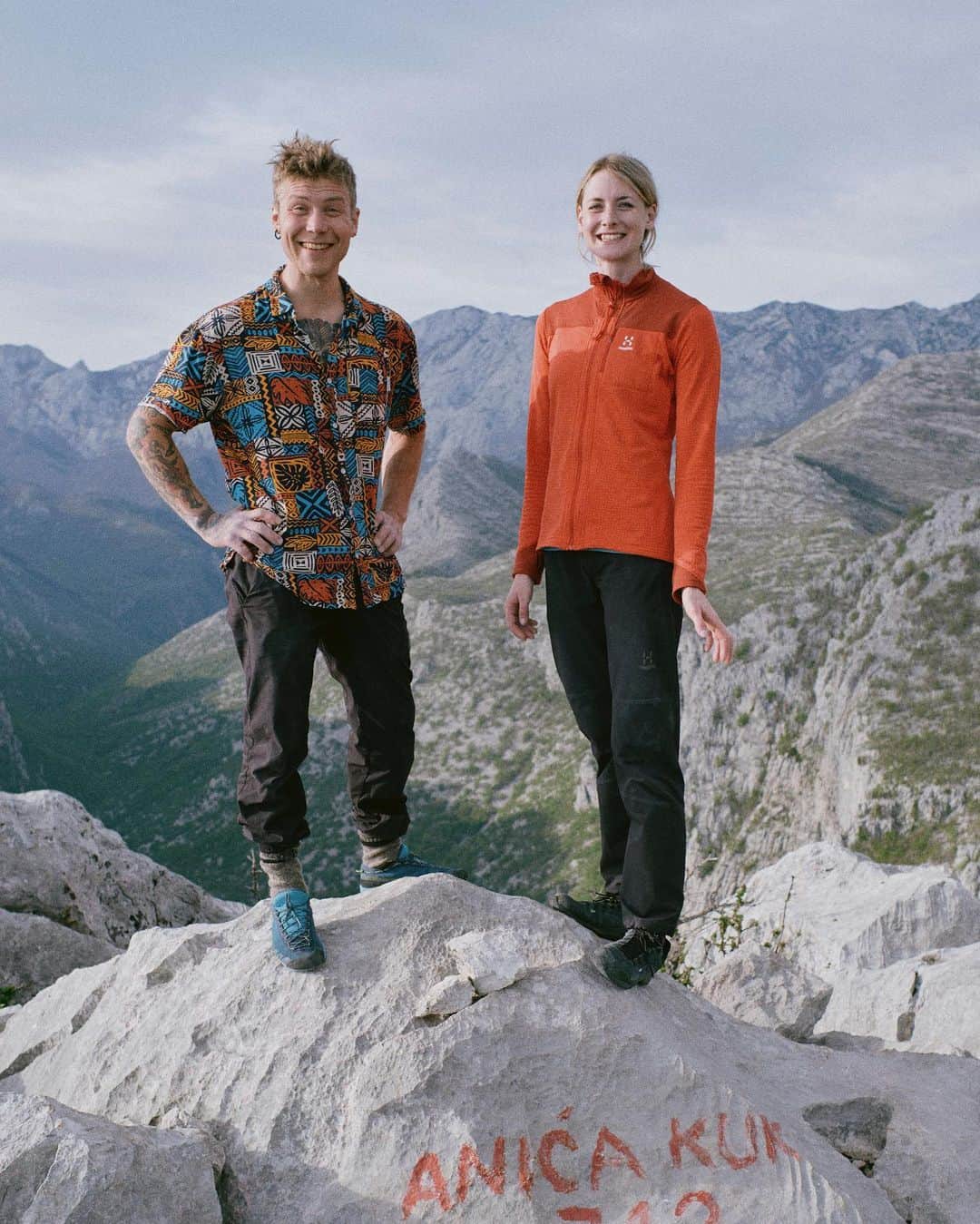 マチルダ・セーデルルンドのインスタグラム：「Spomin 💫 “the Memory” in Slovenian (8c, 350 m), 9 pitches (6c, 6c, 8a+, 8c, 8b+, 8a+, 7a, 7b+, 5) is the reason I came to Croatia and Paklenica National Park this spring ✨⛰️ I'm happy to have sent and lead all pitches - and will come back for the one day send 😃  @sashadigiulian and I planned this project for several months but shortly before departing to Croatia Sasha injured her finger. Since everything was booked I decided to go anyway, despite not having a climbing partner for the route. Miraculously I ran into Swedish west coast crusher @hampi at @moumogram a week before the trip. We had never met and never climbed together... Turns out he was psyched to join and shortly after we were up on the wall on Anica Kuk climbing on Spomin together. We made a great team and we battled through rainy weather 🌧️ bad skin 🖐️and hard climbing 🧗‍♀️up on the wall. We both succeeded in sending all pitches, which I'm super proud and happy about. I'm psyched to return to send the whole route in a day and create more memories on Spomin, to be continued...   📸 @billhamiltonphotos   @croatiafulloflife @np_paklenica #climbing #multipitch #multipitchclimbing #croatiafulloflife #paklenica #croatia」