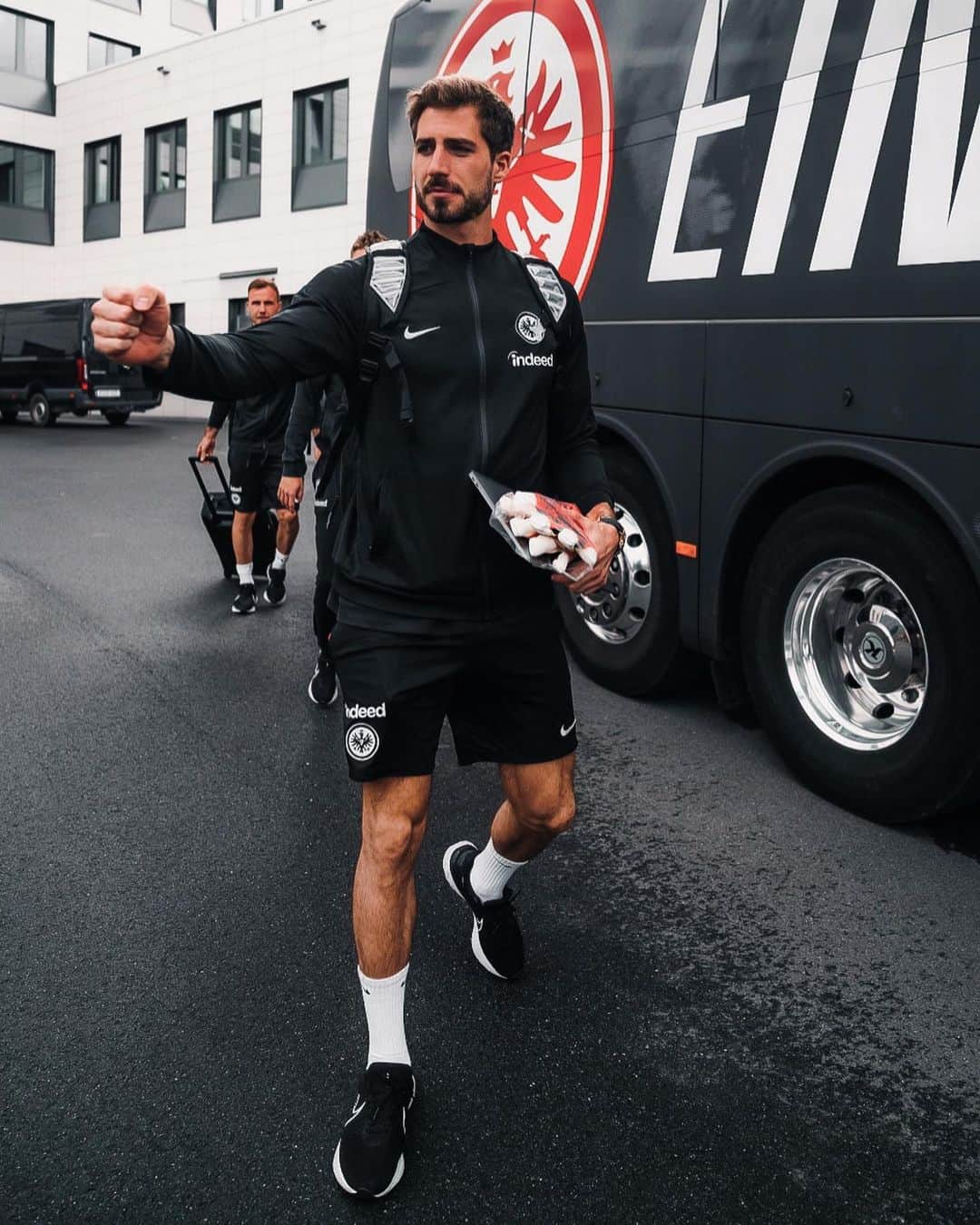 ケヴィン・トラップさんのインスタグラム写真 - (ケヴィン・トラップInstagram)「On our way to the semis! All together 🦅 let‘s go!!!   #Eintracht #Frankfurt #DFB #Cup」5月3日 1時18分 - kevintrapp