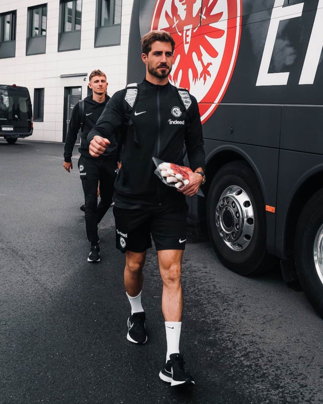 ケヴィン・トラップさんのインスタグラム写真 - (ケヴィン・トラップInstagram)「On our way to the semis! All together 🦅 let‘s go!!!   #Eintracht #Frankfurt #DFB #Cup」5月3日 1時18分 - kevintrapp