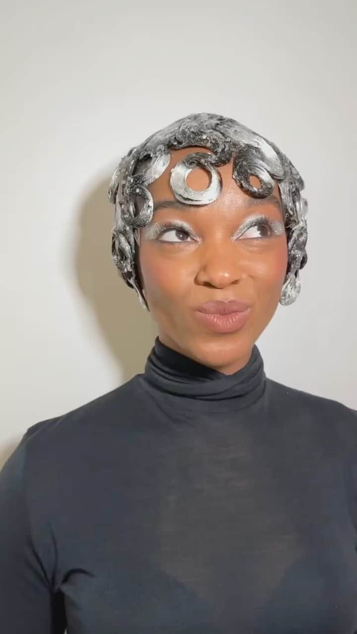 Too Facedのインスタグラム：「A Dream Come True!! 🤩✨💖 We partnered with @voguemagazine for the 2023 #MetGala Baz Luhrmann Production to create and execute two distinct makeup looks for over 60 talented musicians, dancers, and performers! 🥰🫶   The talented makeup artist @raisaflowers served as the key makeup lead, supported by Too Faced Executive Director of Global Beauty @elysereneau and a diverse slate of Too Faced Makeup Artists! #toofaced @metgalaofficial #tfcrueltyfree  📸 @reisalee & @katiejacoby」