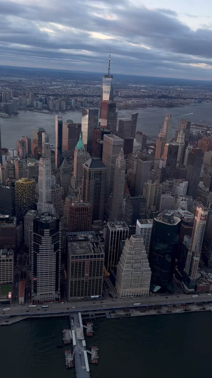 nyonairのインスタグラム：「Take flight 🚁   #reel #reelsinstagram #nyc #newyorkcity」