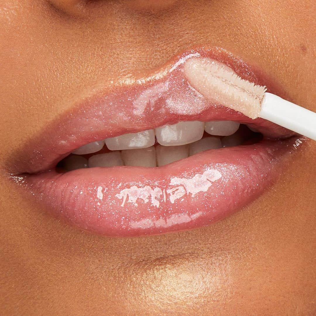 KIKO MILANOさんのインスタグラム写真 - (KIKO MILANOInstagram)「Take your lip game to the next level! 💋 Trendy, limited-edition shade 41 of our #KIKO3DHydra Lipgloss will give your lips a stunning gleam! ✨ Who’s trying this hue? 😍 #KIKOLips #lipgloss #glittergloss」5月3日 1時48分 - kikomilano