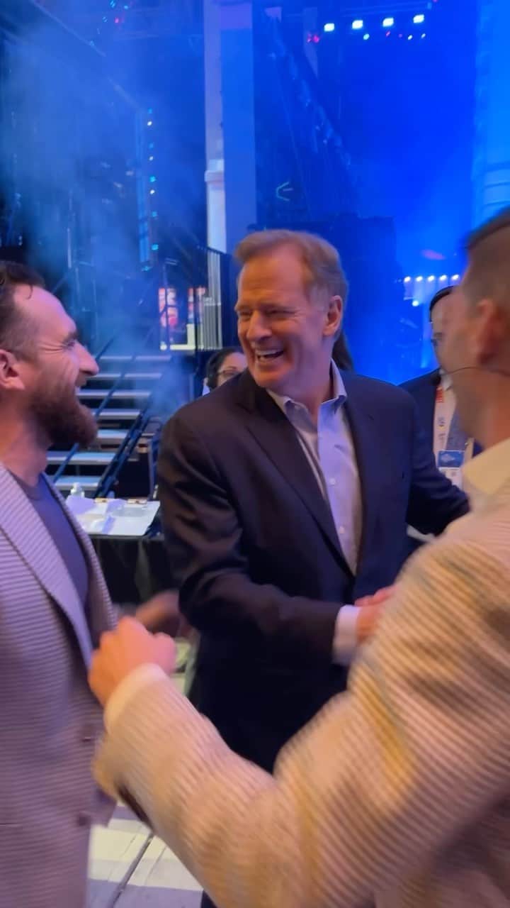 Dude Perfectのインスタグラム：「Deliver a first round NFL Draft Pick? Bucket List: ACHIEVED. #ad Make sure to check out the Sunday Ticket promotion going on for YouTube TV. If you sign up now, you’ll get the lowest full-season price of the year. Click the link in bio to get $100 off NFL Sunday Ticket. Terms & embargoes apply. Offer ends 6/6. No refunds.  #NFLDraft @YouTube @NFL」