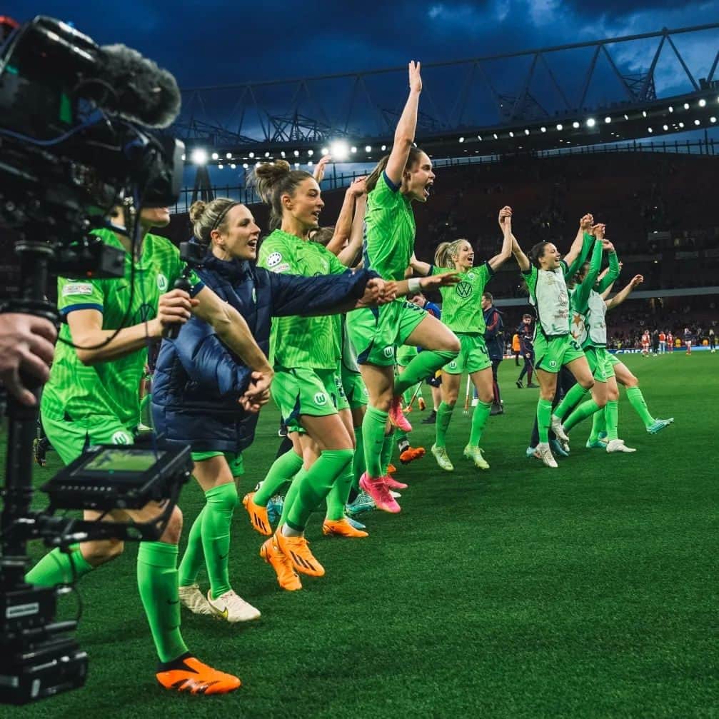 Kathy Hendrichのインスタグラム：「CHAMPIONS LEAGUE FINAAAAALE !!!✨️ #shushushu #shashasha #eindhoven」