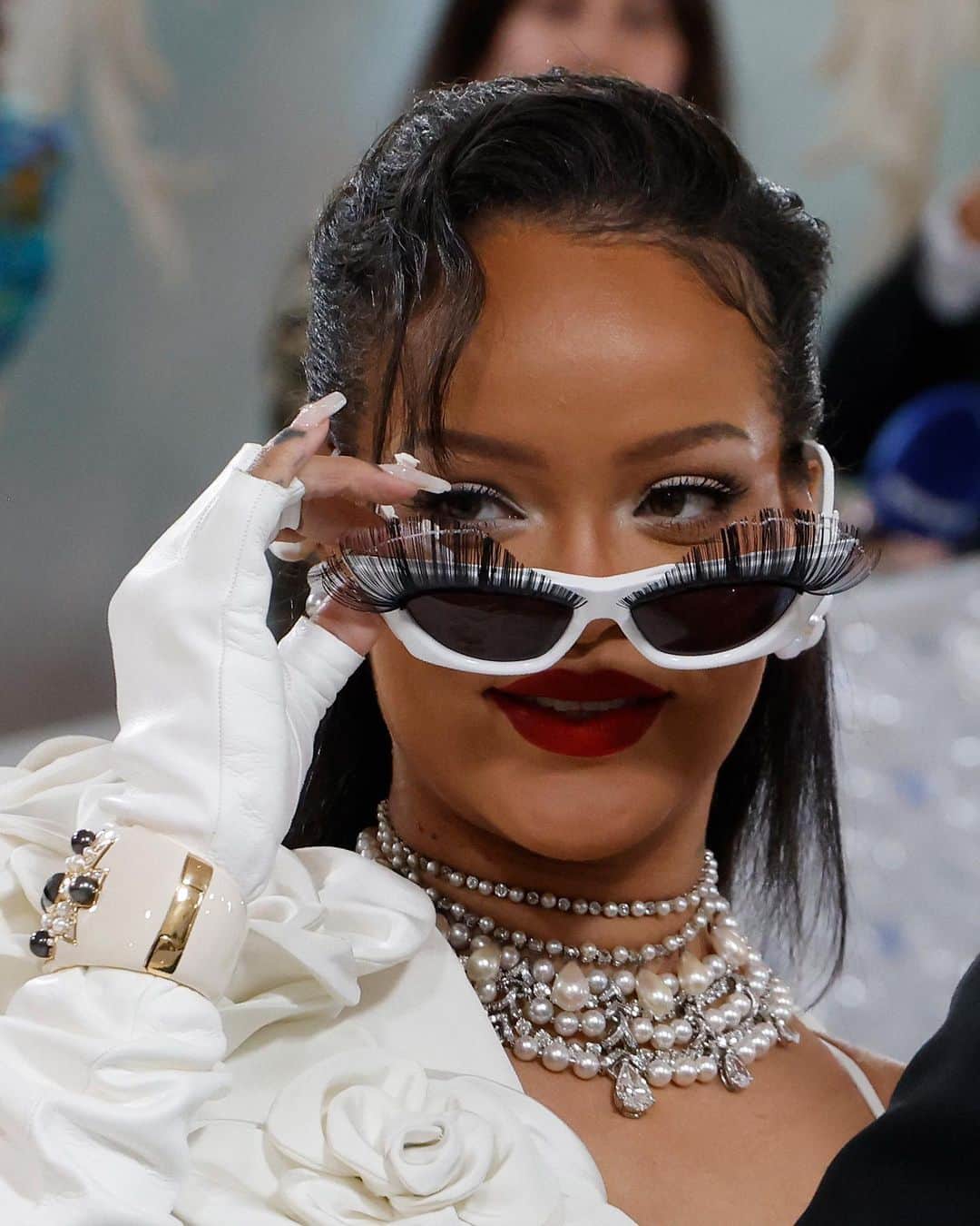 WHO WHAT WEARさんのインスタグラム写真 - (WHO WHAT WEARInstagram)「Forever dying over the *details* of @badgalriri's #MetGala glam. We're gonna need her manicurist's # ASAP.  photos: getty images」5月3日 2時32分 - whowhatwear
