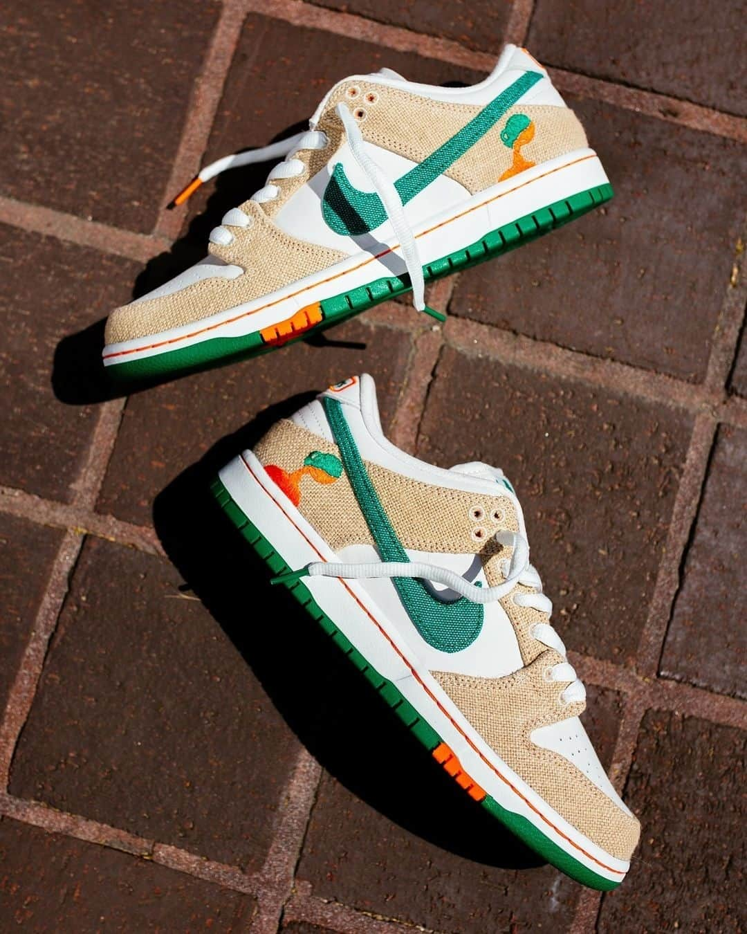 Sneaker Newsさんのインスタグラム写真 - (Sneaker NewsInstagram)「Nike SB confirms release dates for the Jarritos x SB Dunk 🍊 ⁠ Skateshops: May 6th 🗓️ ⁠ SNKRS: May 10th 🫡⁠ LINK IN BIO for full details.」5月3日 2時30分 - sneakernews