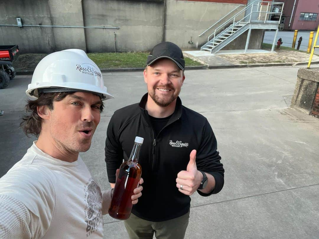 イアン・サマーホルダーさんのインスタグラム写真 - (イアン・サマーホルダーInstagram)「Blending this rye was no joke. I literally carried around a wooden crate full of blends for 6 months. It was nuts traveling around with my trusty crate and blending on any flat surface, spending endless hours at our studio and dreaming of what this would become. Traveling back and forth to Lawrenceburg and pouring over barrel numbers, and tasting tasting tasting with my boy Sam Schmeltzer, Master Blender at our distillery. We worked so hard on this. Please enjoy and share!  I can’t wait for you to try this. Wow.   P.S. my favorite pictures are at the end 😀」5月3日 2時30分 - iansomerhalder