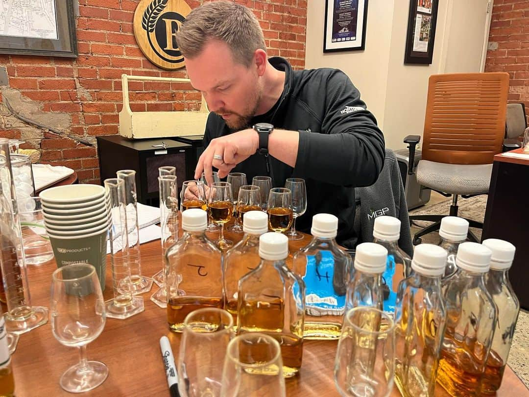 イアン・サマーホルダーさんのインスタグラム写真 - (イアン・サマーホルダーInstagram)「Blending this rye was no joke. I literally carried around a wooden crate full of blends for 6 months. It was nuts traveling around with my trusty crate and blending on any flat surface, spending endless hours at our studio and dreaming of what this would become. Traveling back and forth to Lawrenceburg and pouring over barrel numbers, and tasting tasting tasting with my boy Sam Schmeltzer, Master Blender at our distillery. We worked so hard on this. Please enjoy and share!  I can’t wait for you to try this. Wow.   P.S. my favorite pictures are at the end 😀」5月3日 2時30分 - iansomerhalder