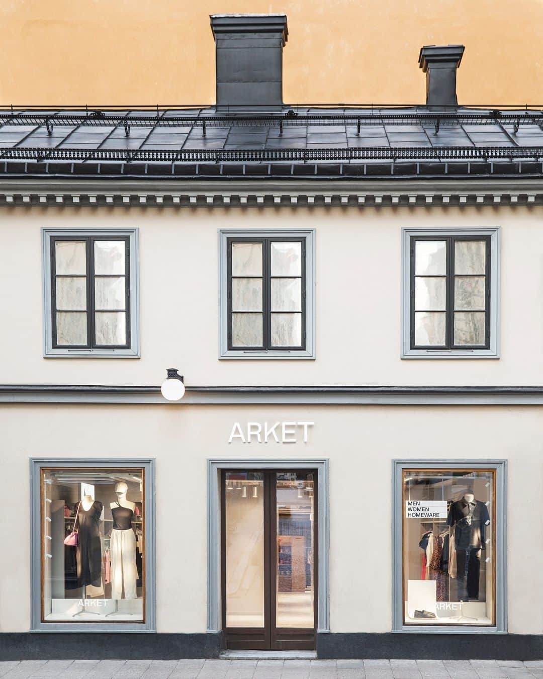 ARKETさんのインスタグラム写真 - (ARKETInstagram)「ARKET's second store in Stockholm will open on Friday, 5 May at Götgatan 36 on Södermalm. The first 50 customers will receive a special gift. - #ARKET #Götgatan」5月3日 2時30分 - arketofficial