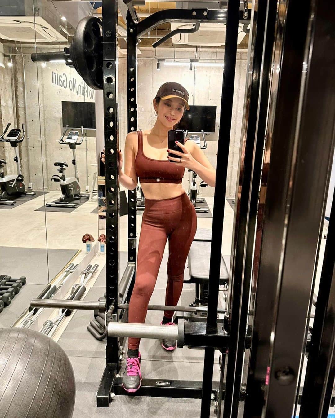 PINKYのインスタグラム：「継続は力なり💪❤️‍🔥  @undeux55 週一回のパーソナルトレーニングを再スタートして3回目、着実に体が変わってきてる✨  可愛いウェアは @aestas_terra 🤎  ・・・・・・・  #パーソナルジム #パーソナルトレーニングスタジオ #undeux」