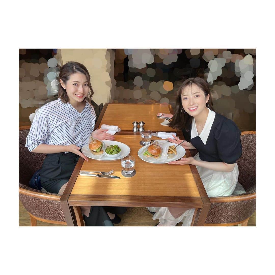 住田紗里のインスタグラム：「後輩の田原ちゃんとランチをして、 ハンバーガーを食べました🍔 2人でご飯に行くのは初めてでしたが、時間が経つのを忘れるくらい沢山話しました✨ 柔らかい雰囲気を纏っていて、とても真面目な田原ちゃん。可愛い後輩と楽しい時間でした。 @tahara_momo   #田原萌々 アナ #可愛い後輩 です #入社3年目と入社6年目 #ランチ#lunch#ハンバーガー#🍔#テレビ朝日#テレビ朝日アナウンサー#アナウンサー#住田紗里」