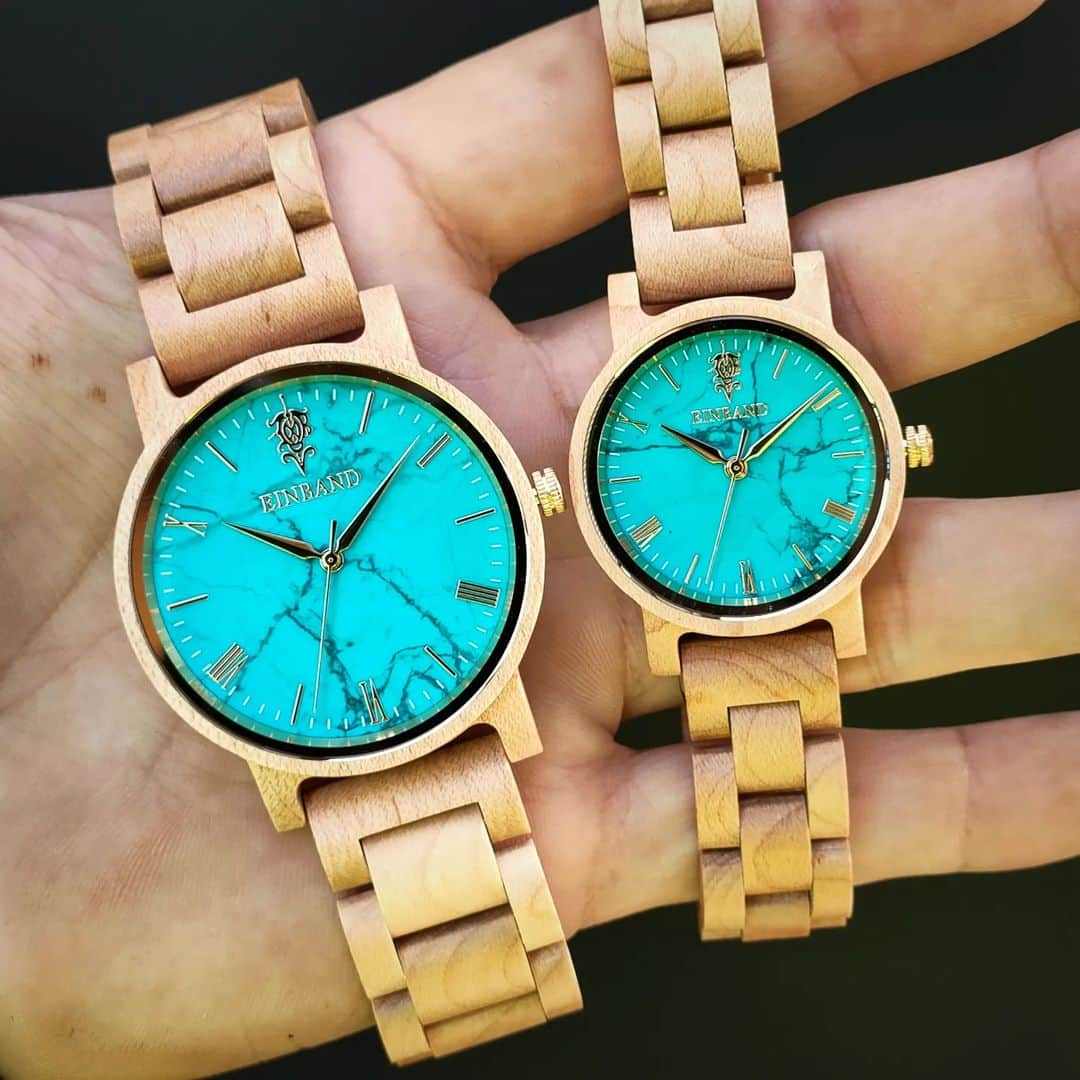 EINBAND -アインバンド-さんのインスタグラム写真 - (EINBAND -アインバンド-Instagram)「デザインフェスタで販売を予定しておりました天然石『ターコイズ』とメイプルウッドをコラボした木製腕時計をGW後に完成分から数本づつオンラインショップで販売を予定しております！ お楽しみに☺️👍  #EINBAND #木製腕時計」5月2日 17時59分 - einband_woodwatch