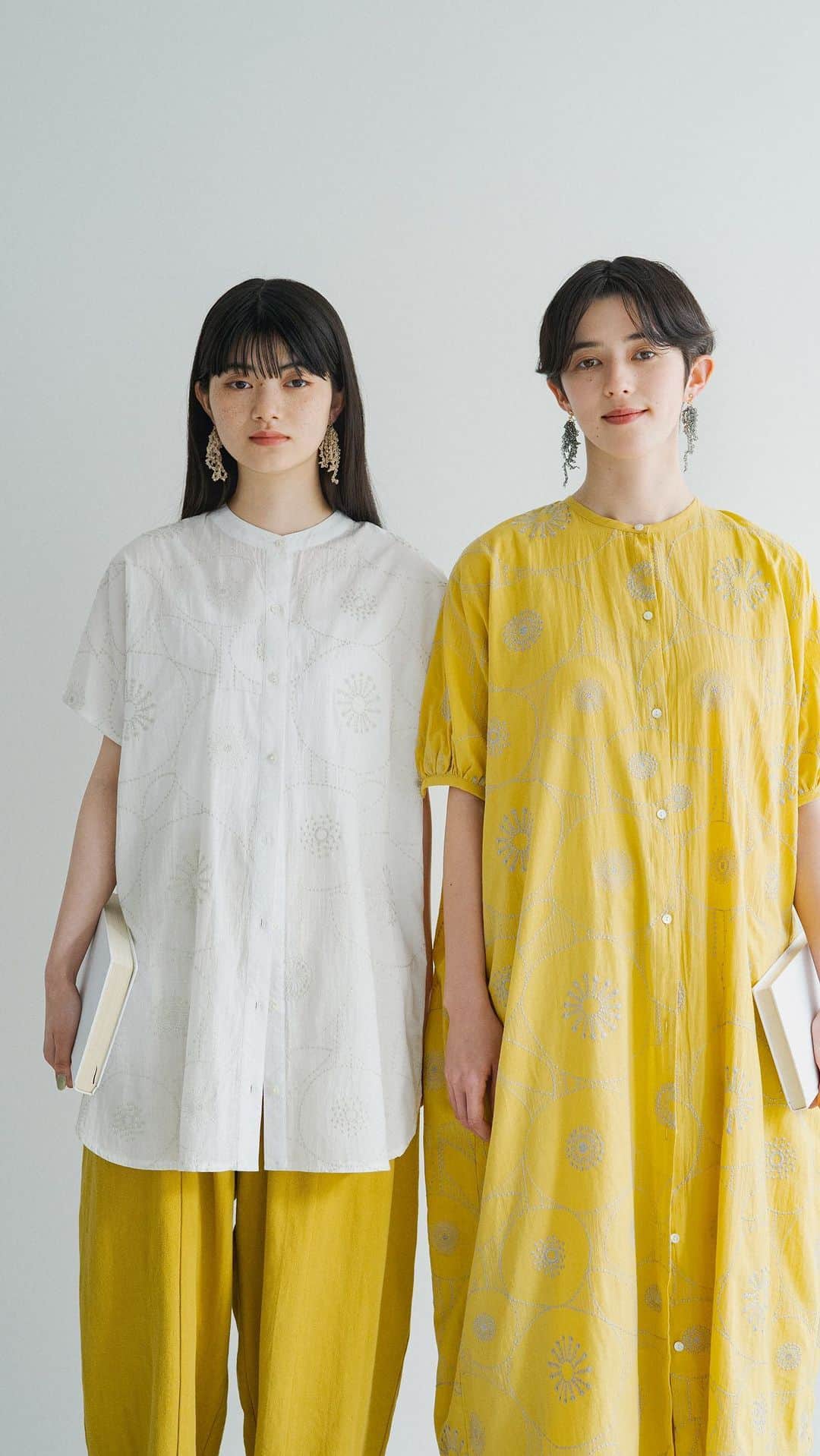 marbleSUD(マーブルシュッド) のインスタグラム：「2023 Mid Summer「わらい」 STYLE SAMPLE  ①わらい Tunic ¥22,000   Ecoバスケット WIDE PT ¥15,400  ②わらい ヒラメTEE ¥19,800   リネンレーヨン ハカマPT ¥15,950  ③わらい ギャザーF/S ¥20,900 　Ecoバスケット Jumper SK ¥19,800  ④わらい OP ¥29,700  ⑤Kujira ベスト ¥15,950 　わらい Skirt ¥25,300  モデル161cm ※価格は全て税込価格です。」