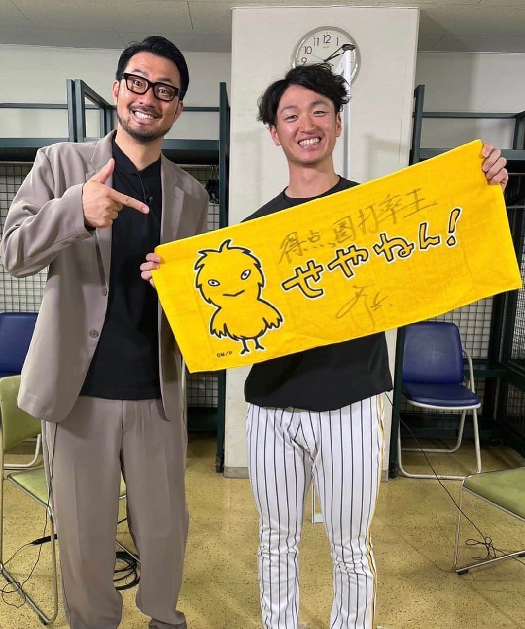 狩野恵輔さんのインスタグラム写真 - (狩野恵輔Instagram)「毎日放送　MBS 「せやねん」 毎週土曜日9:30OA  今回は阪神のリーダー近本にインタビューしました⭐️  本当に考え方、周りへの気の使い凄いです‼️  こどもの日の企画で子供達の質問も答えてます‼️  お楽しみに😊  #毎日放送 #mbs #せやねん #毎週土曜 #せやねんスポーツ #阪神タイガース #近本光司」5月2日 18時18分 - keisuke_kanoh_official