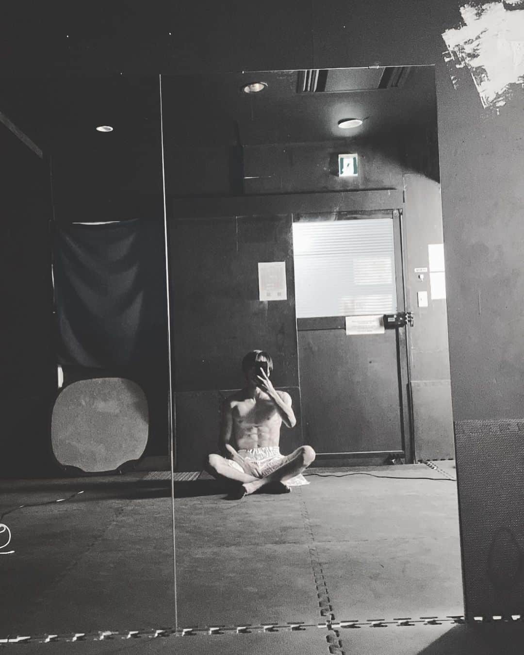 のインスタグラム：「mirror   #鏡  #mirror」