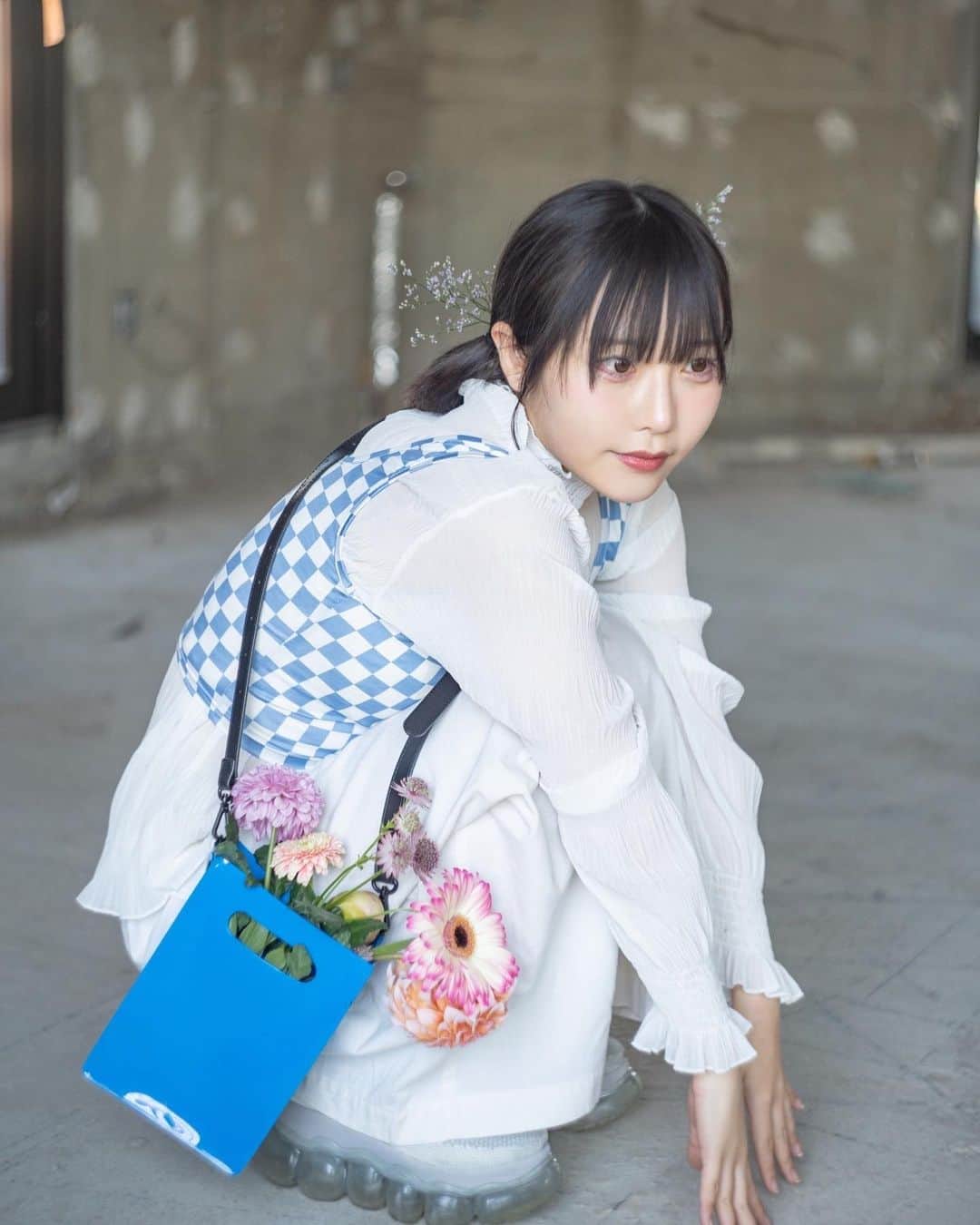 白釈迦遺さんのインスタグラム写真 - (白釈迦遺Instagram)「. お花売りの少女。  💐💐💐  photo @toy.tokyo hair make @l.u.n.e_h.m」5月2日 18時20分 - shaka_yui