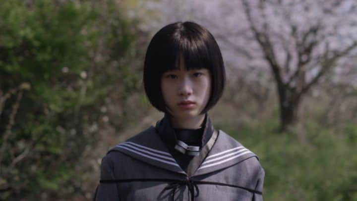 LISACHRISのインスタグラム：「my EVERYTHING😁  "emoh"   mv director @kaze_give_me  cast  @maru_nouchi  h&m  @tatsuki.yn costumes @paro.paroparo @watanabemiku8 @lonely_tokyo @iceandtechno @plus_alpha_jewelry_tokyo   me and maika @maika_loubte ft. @ratchimera   mv up~ thank u so much for super support⇡ video link in bioh🌄🌇🌃  "emoh"」