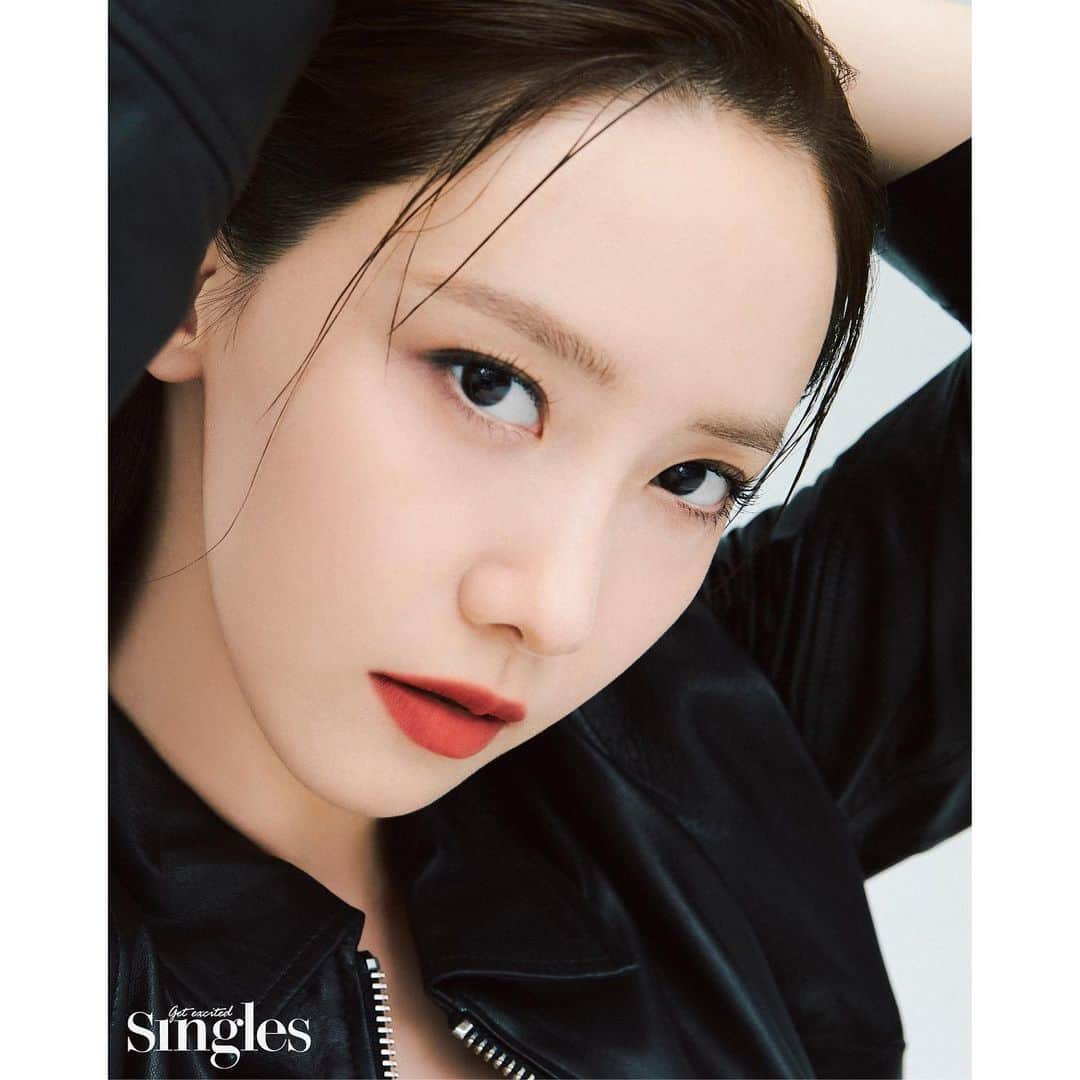 ユナさんのインスタグラム写真 - (ユナInstagram)「_ 싱글즈 5월호 화보 커버는 융스티로더💄  #임윤아 #LIMYOONA #limyoona__official #융스타그램 #싱글즈 #에스티로더」5月2日 18時23分 - limyoona__official