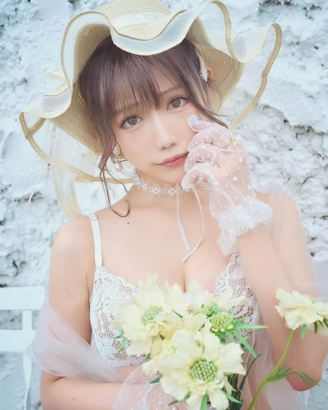 のインスタグラム：「春の日 . . . minamiglam4月号にグラビア写真集を 更新しています📸💗🌿  バックナンバー購入ができるので 好きな作品をみつけてみてね🌸 mi-muse.mi-glamu.com/snhrminami  . . . #篠原みなみ #minamiglam #グラビア #コスプレ #cosplay #cosplayer #asiangirls #japanese #japanesegirl」