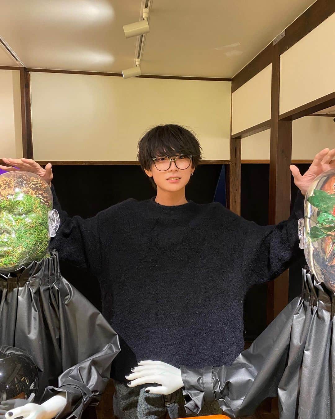 のインスタグラム：「歩いてたら面白そうな展示会があって入ってみたら不思議な雰囲気で面白かった^_^」