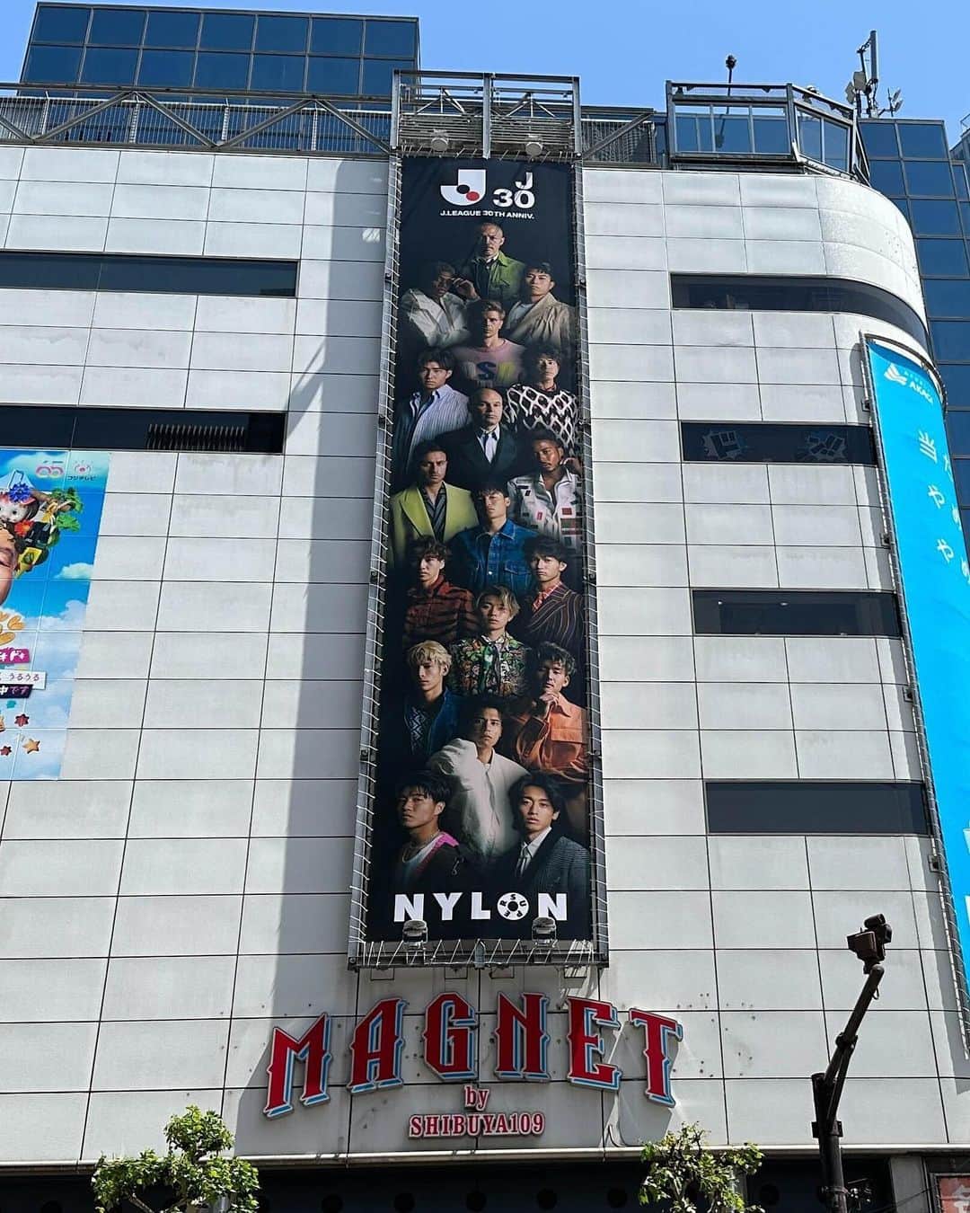 Ｊリーグさんのインスタグラム写真 - (ＪリーグInstagram)「. Ｊリーグ30周年を記念し、ファッション誌『NYLON JAPAN』とのコラボによる別冊『J.LEAGUE NYLON SUPER』の表紙ビジュアルが渋谷駅前のMAGNET by SHIBUYA109にて掲出されています✨  普段見ることができないＪ１全18クラブの選手の魅力が詰まった『J.LEAGUE NYLON SUPER』は5月15日発売です👀‼  #NYLON JAPAN #NYLONSUPER #Jリーグ_NYLON  #Jリーグ #jleague #サッカー #soccer #football #J30」5月2日 18時39分 - jleaguejp