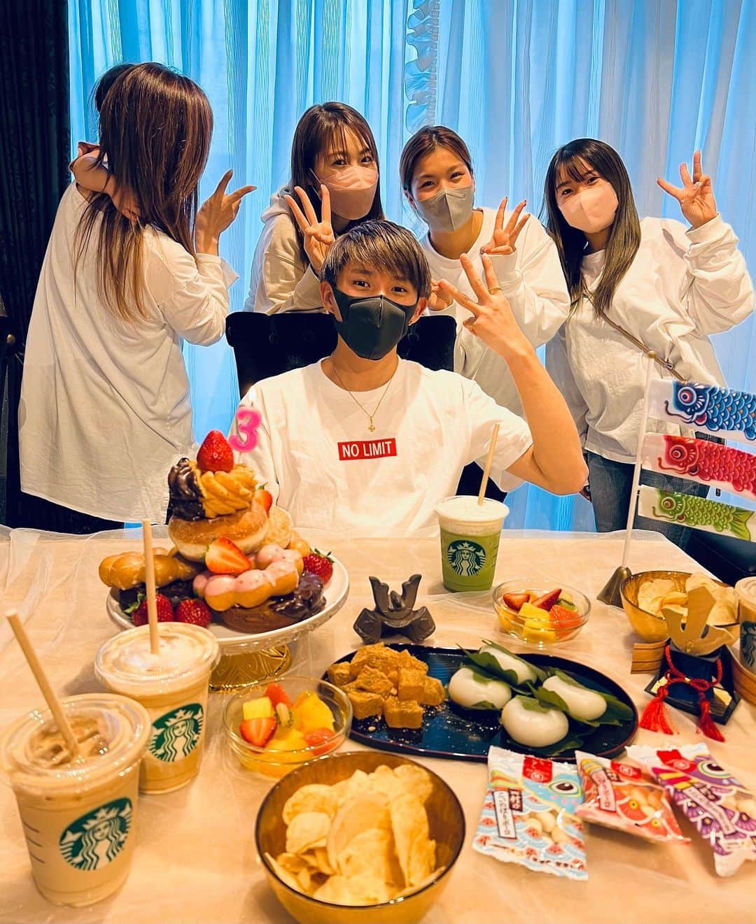 平野莉玖のインスタグラム：「皆さんこんばんは‼️  昨日は僕が代表を務めさせて頂いている 【株式会社R･EMBLEM】が3周年を迎えました。  会社を設立したのは21歳の時。 何かを自分で作りたいと思い、走り出してからは一瞬でした！  もう3年が経ったのかと時の早さを実感しております。  始めたての頃は右も左も何もわからない状態だったけど、色々な場所に足を運び、様々な意見を頂きながら会社と共に僕自身もとても成長できました。  今ではアパレルブランド「RKSRICKY」も形になり、たくさんの方々にご愛用頂き感謝の気持ちでいっぱいです。  本当にありがとうございます。  ですが！ まだまだ成長途中。  僕の一つの目標としている街中でRKSの服を着ている人を見かけるというのは未だ達成できていない！ まだまだ頑張ります‼️  最後にこの3周年と言う素晴らしい日を迎えられたのは、毎日僕と共にお仕事してくれているスタッフのみんな、RKSRICKYを応援し、協力頂いている業者やお世話になっている皆様、そして何よりもRKSRICKYを愛用して頂きいつも僕を応援してくれているファンの皆様のおかげです。  本当にありがとうございます。 Happy Birth Day!!! RKSRICKY」