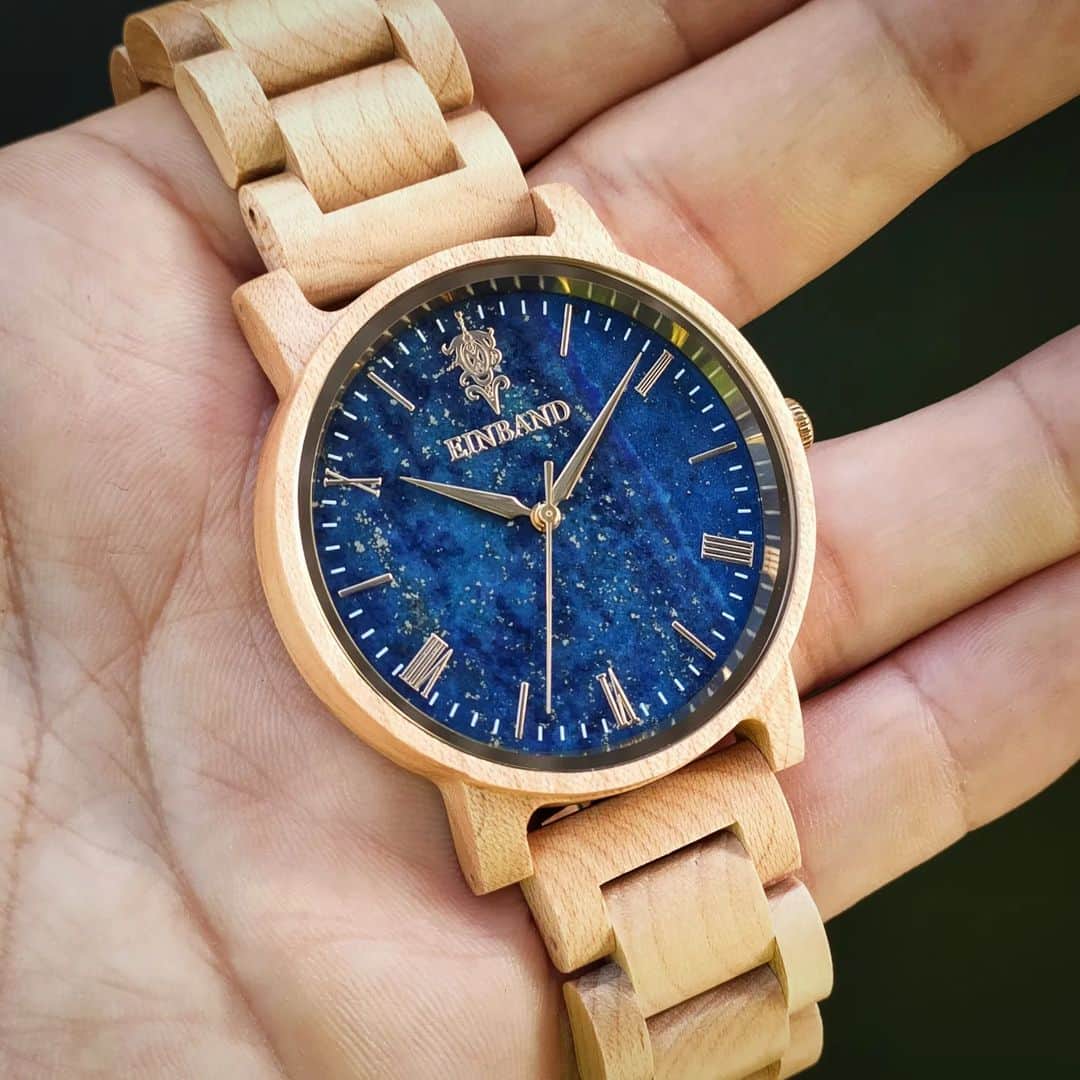 EINBAND -アインバンド-さんのインスタグラム写真 - (EINBAND -アインバンド-Instagram)「天然石『ラピスラズリ』とメイプルウッドの木製腕時計⌚ こちらもGW後にオンラインショップより販売予定となります！ どうぞよろしくお願いします☺️✨  #EINBAND #木製腕時計」5月2日 18時42分 - einband_woodwatch