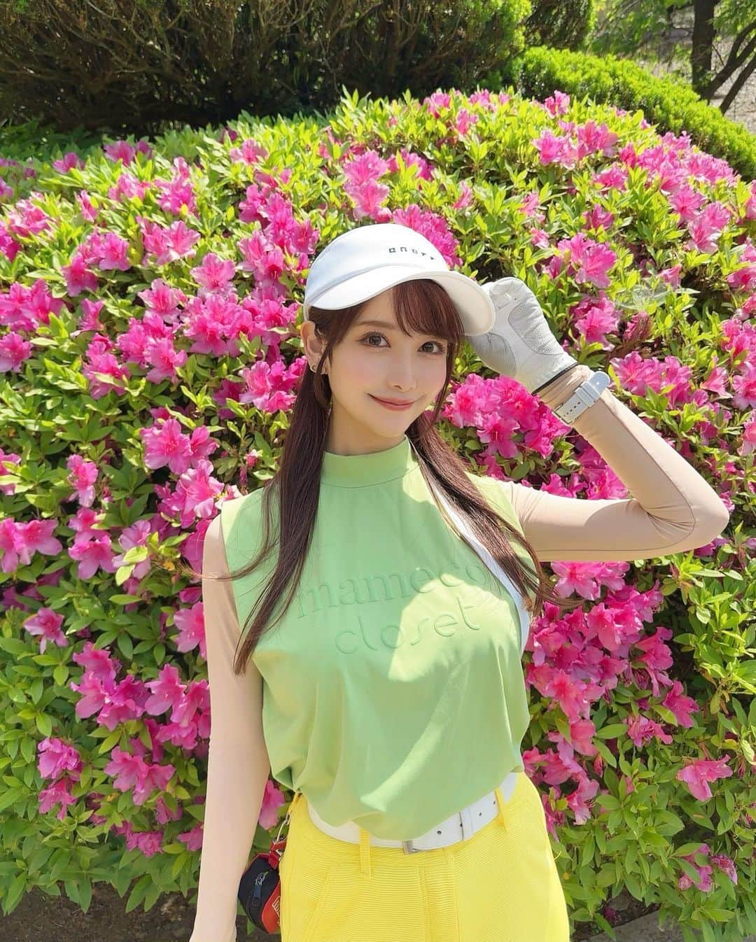 のインスタグラム：「. ツツジが綺麗に咲いてた☺️🩷 . ウェアは @mameco.closet.golf  グリーンとイエローのビタミンカラー💚💛 柔らかなグリーンの色味がかわいいのっ🌱 . 私は明日から連休スタート🙌🏻 GW中のゴルフは、２回行く予定だよ⛳️❣️ みんなはどんな感じ〜？？ . . #ゴルフ女子#ゴルフ#ゴルフウェア#golf#golfwear#golfaddict#golflife#golfstagram#골프#골프스타그램#골프패션#골프웨어#골프스윙」