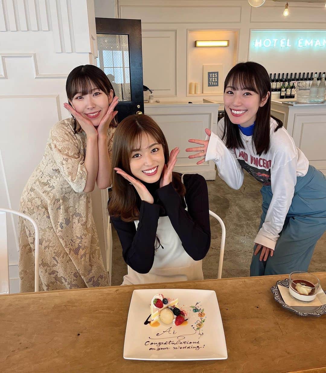 岩佐美咲のインスタグラム：「先日長谷川愛ちゃんと松井咲子ちゃんの３人でランチしました🍽  愛ちゃん、ご結婚おめでとう✨　　　　 という事でお祝い♡  お仕事で一緒にやらせて貰った事からこうしてプライベートでも仲良くして貰えてとっても嬉しいです。　　　　　　　　　　　　　　　　　 また３人でわちゃわちゃ、何かイベント出来たらいいなー🤣🫶　　　　　 話し足りなかったのでまたゆっくり会おうっ　　　　　　　　　　　　　　 　　　　　　　　　　　　　　　　　　　 #カフェ #ランチ #女子会 #友達 #おめでとう #結婚祝い #lunch #cafe #friends」