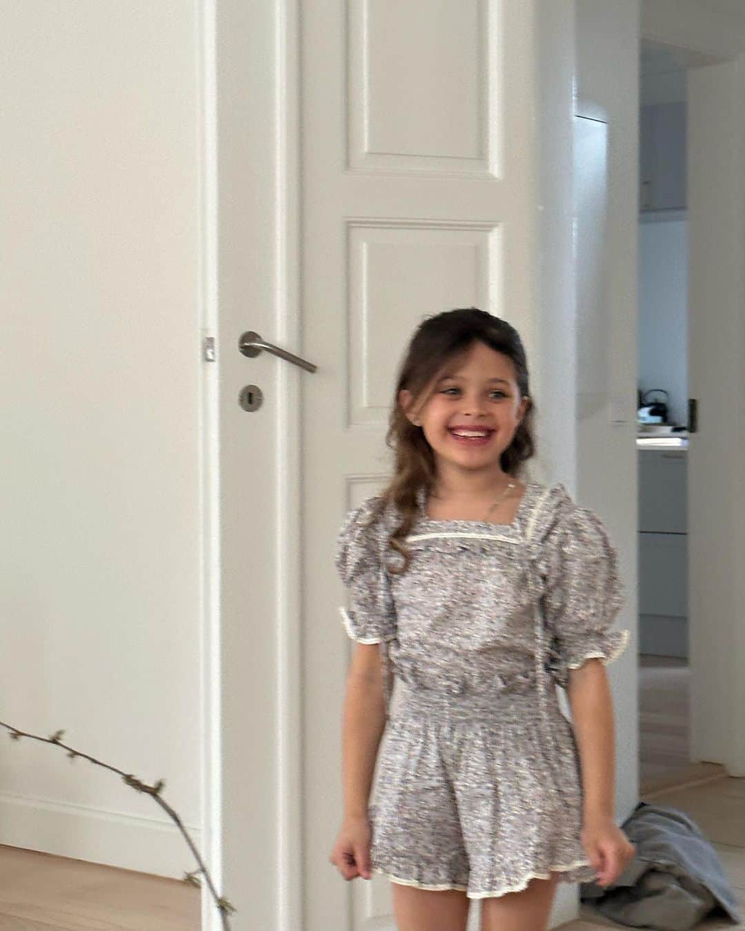 Mathilde Goehlerのインスタグラム：「Away for school camp for the first time 😭 Stop time 😍😭♥️♥️♥️」
