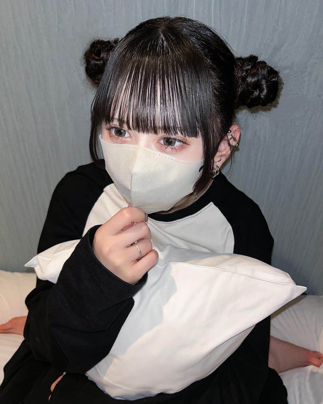 狐波ろんのインスタグラム：「新しいマスクいい感じかもしれないo̴̶̷̤ ̫ o̴̶̷̤♡︎ ̖́-  #アイドル #ヘアメ #自撮り界隈 #셀카 #셀피 #instagood #instalike #雰囲気好きな人いいね」