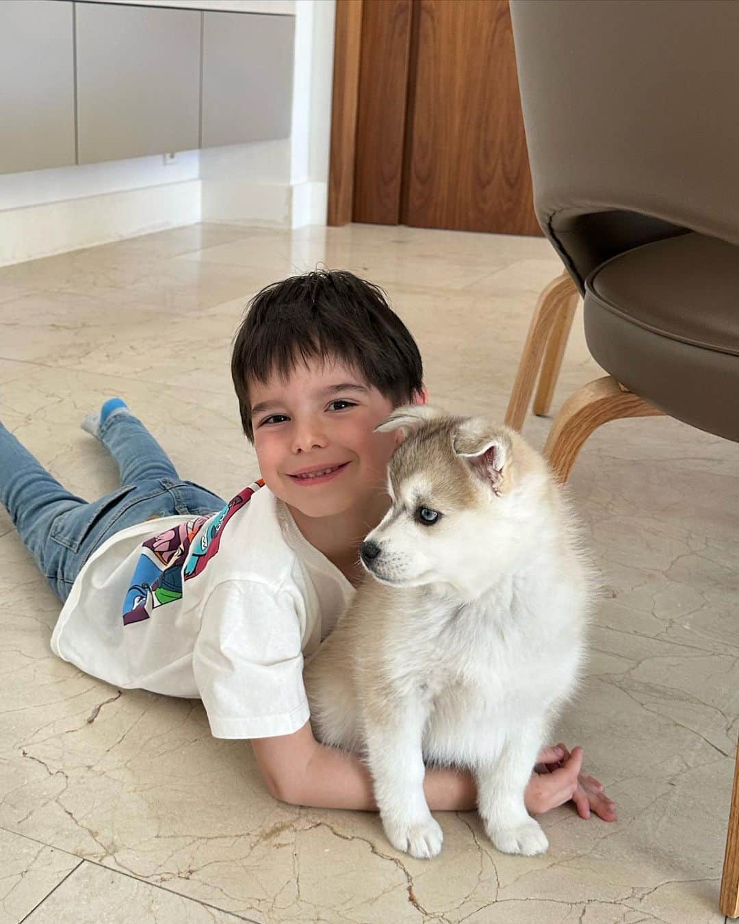 ティボ・クルトゥワのインスタグラム：「Feliz cumpleaños a mi pequeño futbolista! 🥳 Te queremos muchísimo 💙🎂🥰」