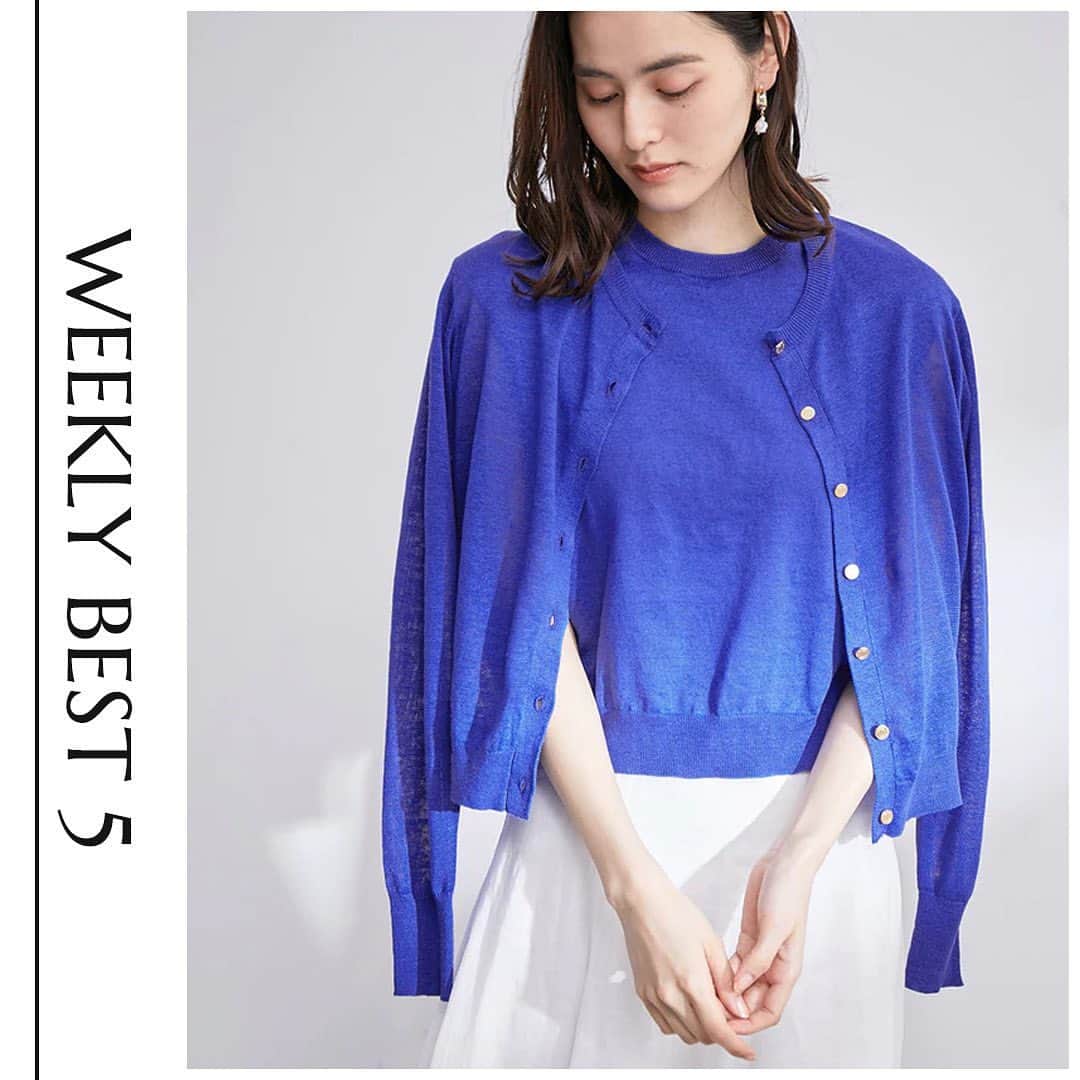ロペのインスタグラム：「\ WEEKLY BEST 5 /  ⁡ 先週の売れ筋アイテムをご紹介します✨ ⁡ ⁡ ⁡ ▶ITEM  ⁡ #GGK23370 リネンショートカーディガン ¥17,600 (税込) ⁡ #GGM23370 リネンフレンチスリーブプルオーバー ¥14,300 (税込) ⁡ #GGC23170 ポケット付きタイトスカート ¥18,700 (税込) ⁡ #GGE23460 エスパンディAラインシアーワンピース ¥24,200 (税込) ⁡ #GGX83350 Y BAG Medium+ ¥18,150 (税込) ⁡ J'aDoRe JUN ONLINEでご購入いただけます。 ⁡ ⁡ ⁡ @rope_jp @jadorejunonline  #通勤コーデ #通勤バッグ #オフィスカジュアル #大人カジュアル #休日コーデ #旅行コーデ #ロペ #ROPÉ #ropejp」