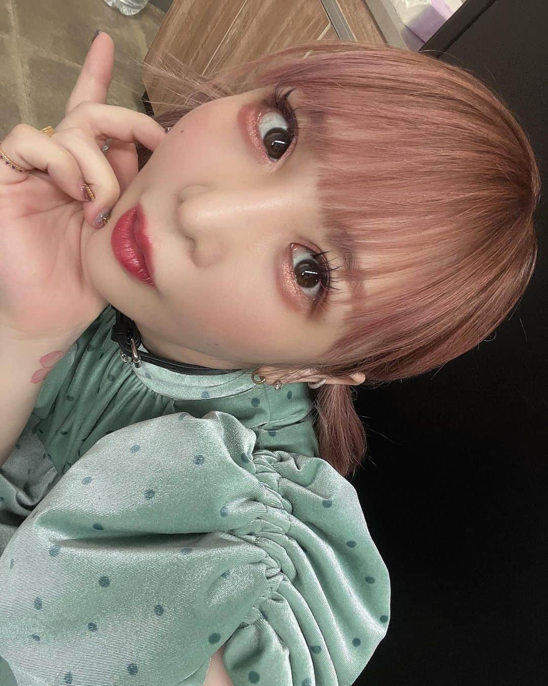 大森靖子さんのインスタグラム写真 - (大森靖子Instagram)「前髪切りすぎた」5月2日 19時28分 - omorimori