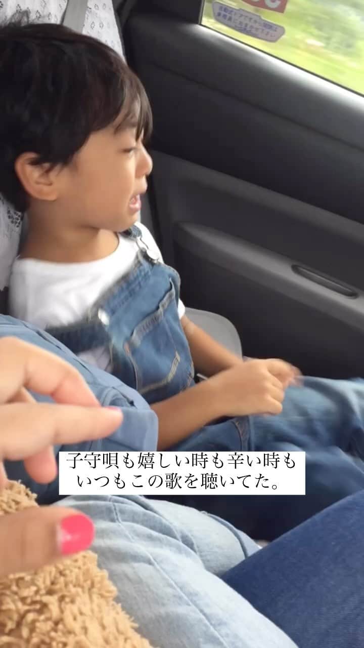 鈴木サチのインスタグラム：「大好きな歌❤️  子供たちを寝かしつける時もこの歌 辛い時もこの歌 子供たちとカラオケに行ってもこの歌  いつでもどこでも元気をもらえる歌😌✨  辛い時期もいつかは終わりが来て笑える時が来るから、きっと大丈夫。  といつもこの歌を歌って、自分に言い聞かせてきた😌  Bob marleyは偉大です😌✨  男の子の歌声にただただ癒されました。  あっ動画は怪獣にーさんが癇癪してどうしようもなかった時😅」