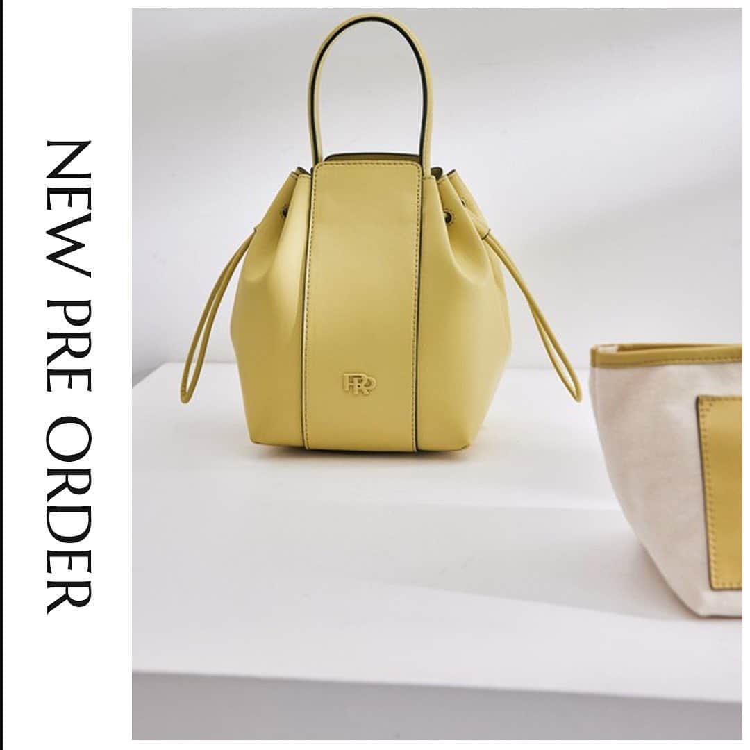 ロペのインスタグラム：「-NEW PRE ORDER- ⁡ 初夏まで着られる NEWコレクションを一足先にご紹介します✨ ⁡ ⁡ ⁡ ▶ITEM ⁡ #GGX23050 RPロゴ スプリットレザードロストミドルバッグ ¥14,300 (税込) ⁡ #GGV23350 スラブブッチャーハーフスリーブジャケット ¥31,900 (税込) ⁡ #GGS23350 スラブブッチャーワイドパンツ ¥19,800 (税込) ⁡ #GGC23280 フロントタックタイトスカート ¥19,800 (税込) ⁡ #GGM23460 ミラノリブ×デシンコンビプルオーバー ¥20,900 (税込) ⁡ J'aDoRe JUN ONLINEでご購入いただけます。 ⁡ ⁡ ⁡ @rope_jp @jadorejunonline #通勤コーデ #通勤バッグ #オフィスカジュアル #大人カジュアル #休日コーデ #旅行コーデ #ロペ #ROPÉ #ropejp」