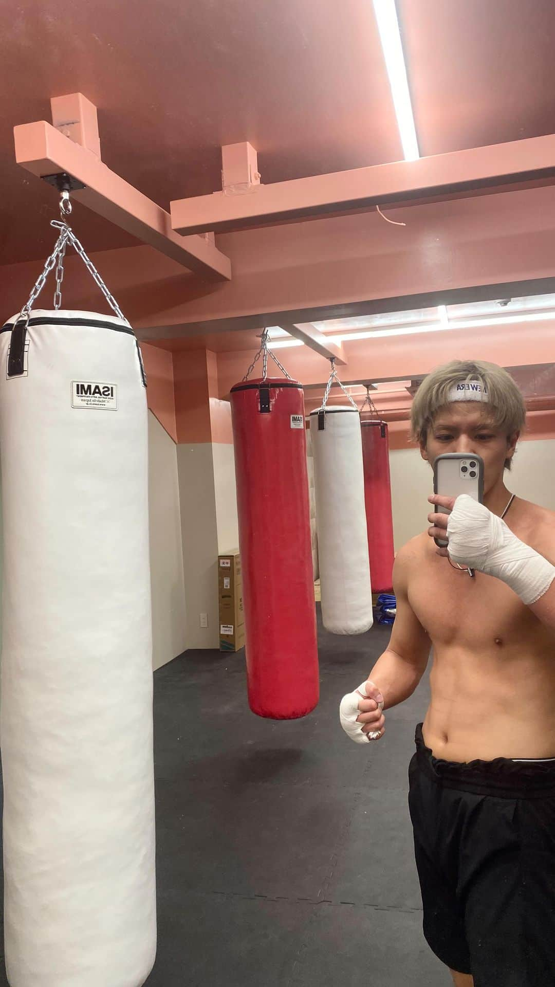 白鳥大珠のインスタグラム：「TEPPENGYM大阪でトレーニング🥊🐙 #teppengym#大阪#kickboxing#training」