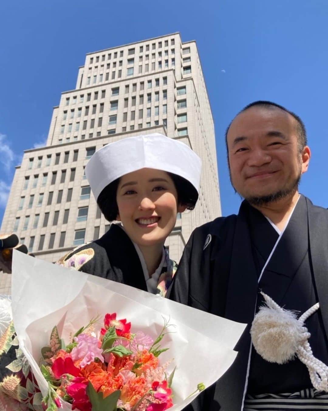 いがわゆり蚊のインスタグラム：「こんにちは（＾ν＾）  マンハッタンでスナメリさんと結婚の写真をとりました⌄̈⃝ エイプリルフールに結婚しましたというウソをついてから約1ヶ月、ウソを本当にかえました。 ウソをつくのはよくないからね。  楽しくて美味しくて嬉しい日々を一緒に過ごせるスナメリさんと新しい籍を作りました。 籍も咳も席も読み方はせきです、 よろしくお願い致します⸌⍩⃝⸍  ※ウソがひとつあります。」