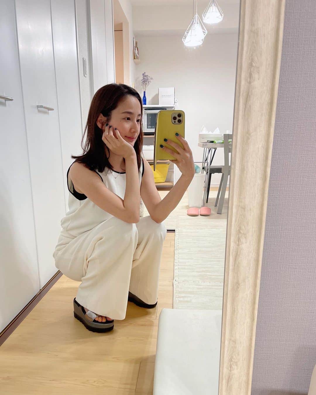 高嶋香帆のインスタグラム：「ノースリーブにサンダルで夏の準備万全ですっ 後はパーソナルジム @habit_ikejiriohashi で筋トレ頑張るだけですっ」