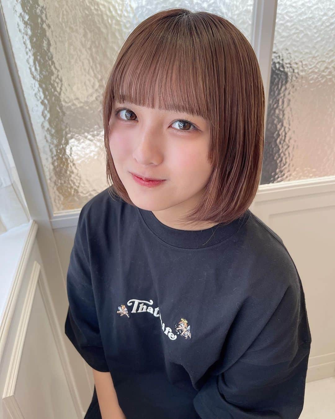 あみち。さんのインスタグラム写真 - (あみち。Instagram)「ちょこんとあみちですっ  今日は　@une_fleur_ryoko さんにカーボキシーしてもらって　@yamamote_land さんに前髪ちょっと切ってもらったあ🫶🏼🫶🏼」5月2日 20時06分 - ami_._._suzuki