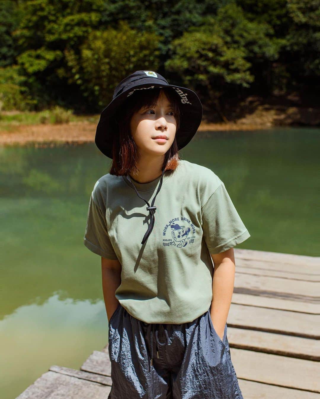 のインスタグラム：「今年夏天.ᐟ.ᐟ勾錐的第一件T-Shirt  ᙏ̤̫✿開賣.ᐟ歡迎參觀選購嘍.ᐟ嘻✿ @koojou.tw   #精選絲滑舒服手感純棉布料  是我發想的美式卡通咖啡人喝啤酒 我有點忘記當時怎麼會想到這概念 😅  #白天元氣滿滿晚上懶散放鬆 #WorkMoreDrinkMore  先謝謝大家購買我的創意😂💓💓」