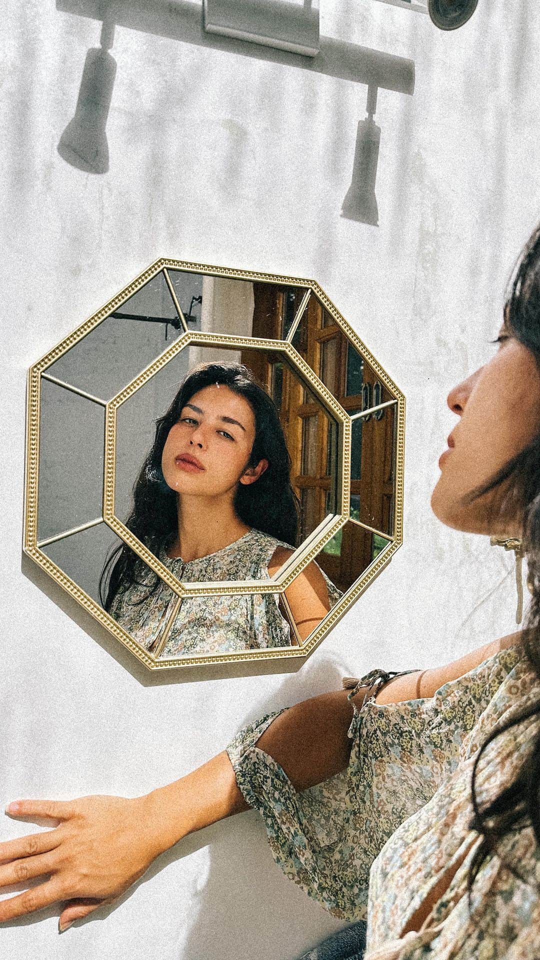 Yanna Lavigne 稲垣アンのインスタグラム：「Bom dia com autocuidado! 🩵   E vocês, já fizeram o skin care hoje?」