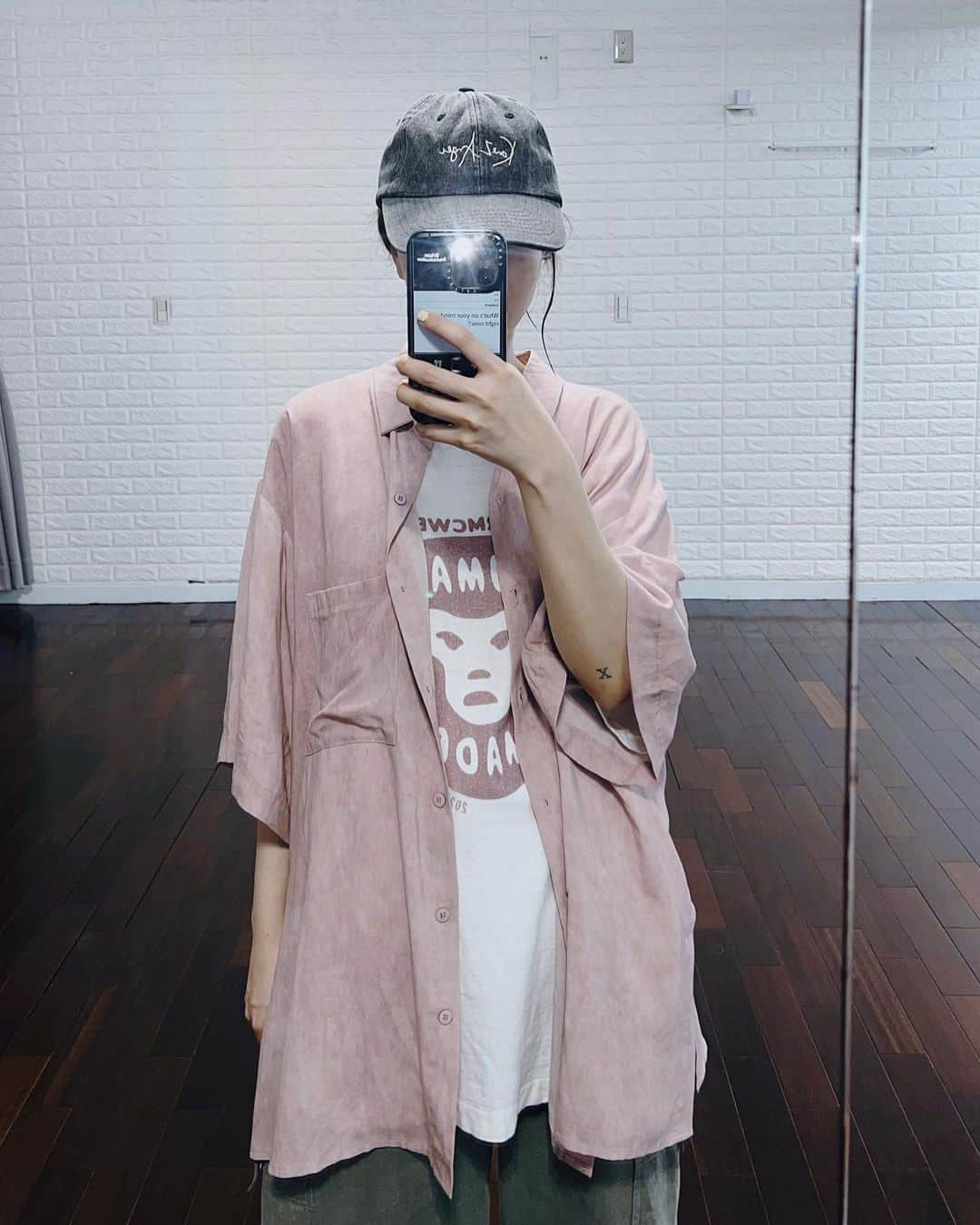 謝琦琦（Kiki）さんのインスタグラム写真 - (謝琦琦（Kiki）Instagram)「對於舞蹈課的目標就是 看起來像會跳舞就好（？  每次都穿得像下一秒可以來個popping還locking 實際上最擅長的舞步是同手同腳」5月2日 20時14分 - kikihsieh