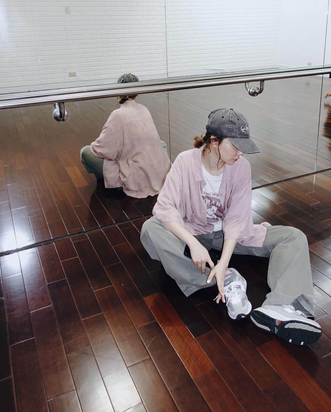 謝琦琦（Kiki）さんのインスタグラム写真 - (謝琦琦（Kiki）Instagram)「對於舞蹈課的目標就是 看起來像會跳舞就好（？  每次都穿得像下一秒可以來個popping還locking 實際上最擅長的舞步是同手同腳」5月2日 20時14分 - kikihsieh