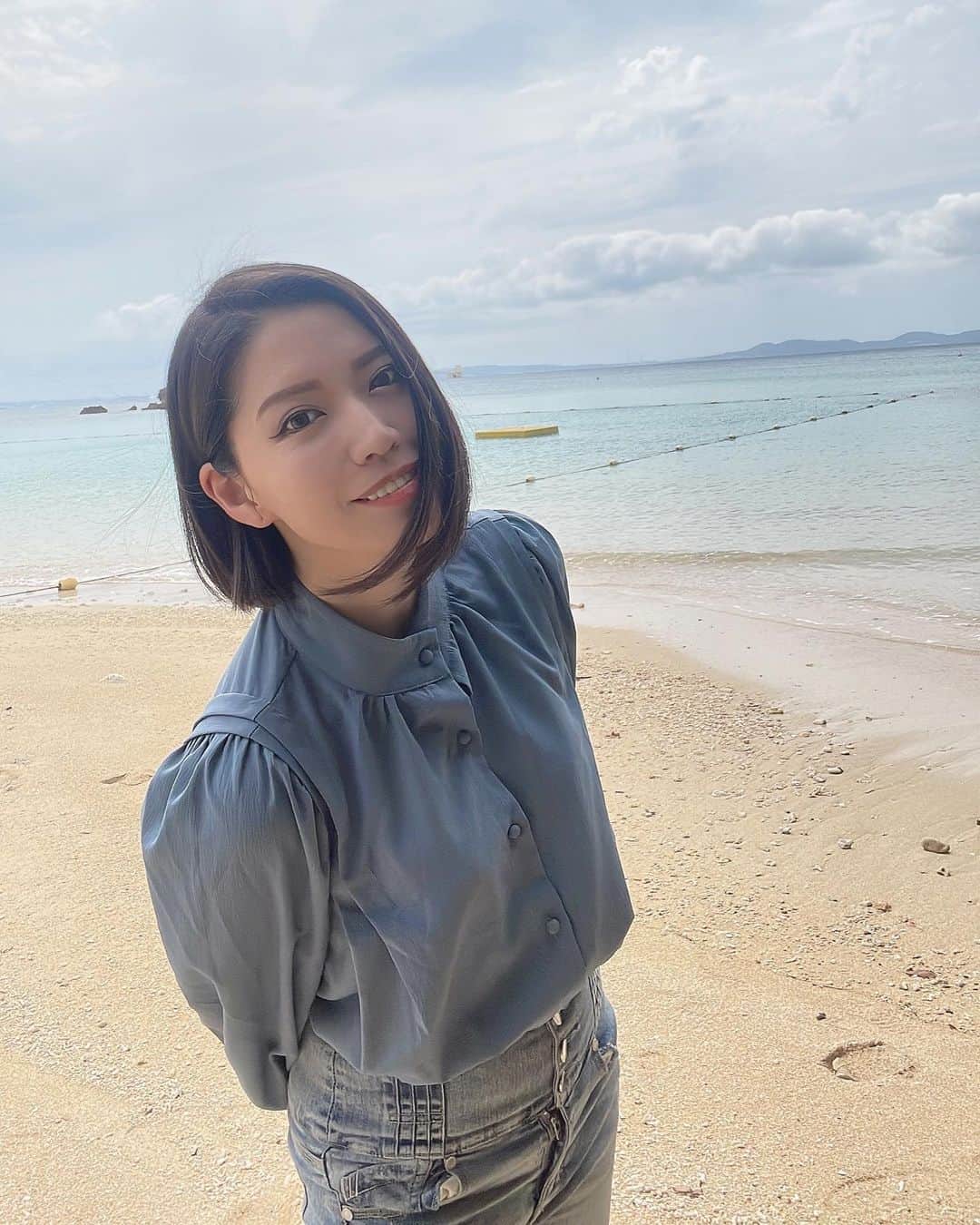 のインスタグラム：「4/30はFOODで沖縄ライブでした！ それに伴ってしっかり沖縄を満喫してきたので、まずはライブ以外のオフショットから投稿。 ライブの写真などはまた別途。  前回沖縄に来た時はメンバーと別行動で1人レンタカーの旅という感じだったのですが、今回は基本的にメンバー&スタッフと一緒におすすめのご飯屋さんに連れて行ってもらったり飲みに行ったりのんびりしました！ 沖縄料理居酒屋、タコライス、ソーキそば、ブルーシールアイス、ハンバーガー、ジーマーミ豆腐沢山。  #FOOD #FOODってエゴサしづらいよね笑 #沖縄 #cyberbox #ふーちゃんぷる #アメリカンビレッジ #ソーキそば #blueseal  #bluesealicecream  #ジーマーミ豆腐   ジーマーミ豆腐は大好きなので4種類を複数個ずつ食べたけれど、まだ自分の中のベストジーマーミに出会えていない気がする。」