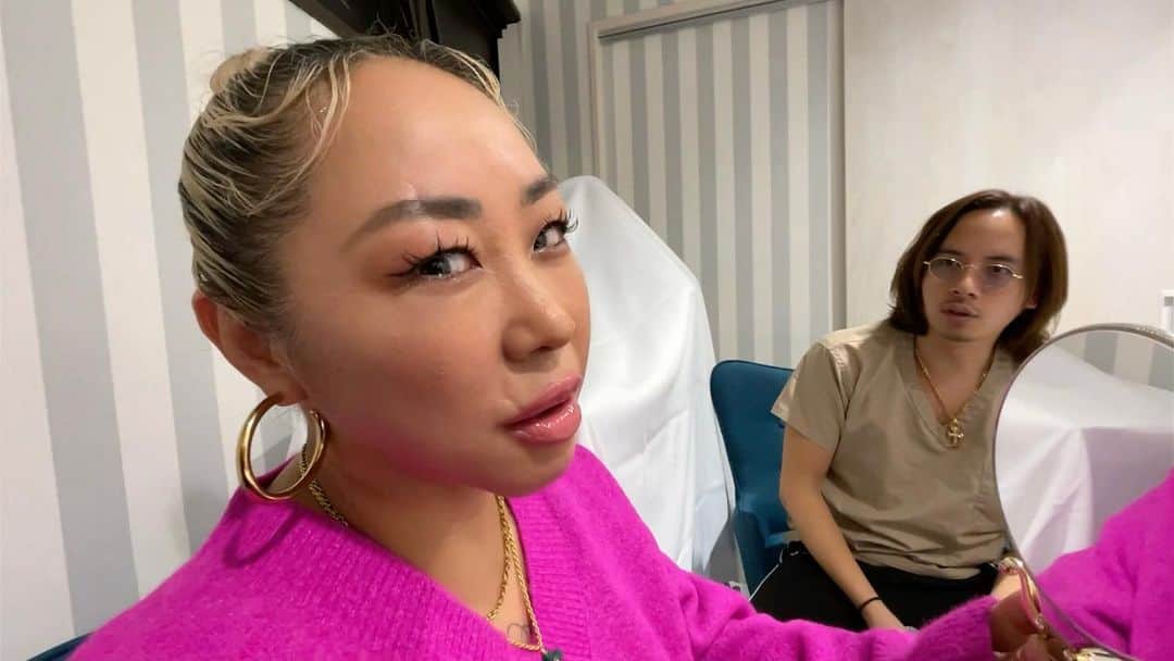 ルナのインスタグラム：「お待たせしました美容動画です♪レベルアップしてますw あの令和の虎で吠えまくる @amasora_clinic ドラゴン細井院長に凸してみたら.... ドラゴン節🐉炸裂でしたw 何をする為に行ったのかは是非ご覧下さいませ！！」
