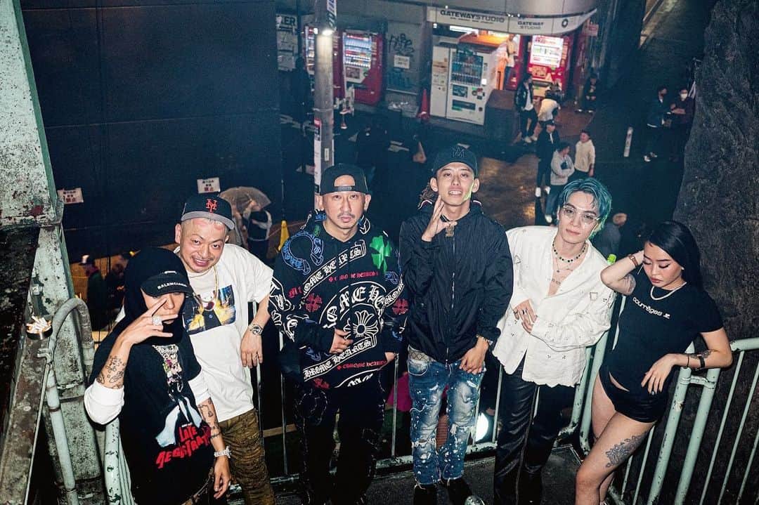 DJ RYOWのインスタグラム：「04.29.2023 / HARLEM  S/O to SIRUP, eyden, CYBER RUI, SECRETで来てくれたWAVY, Gさん, HARLEMの皆様🙏  そして、遊びに来てくれたみんな最高。ありがとう🙏  HARLEM 26周年㊗️  Photo by @kohkikanai」